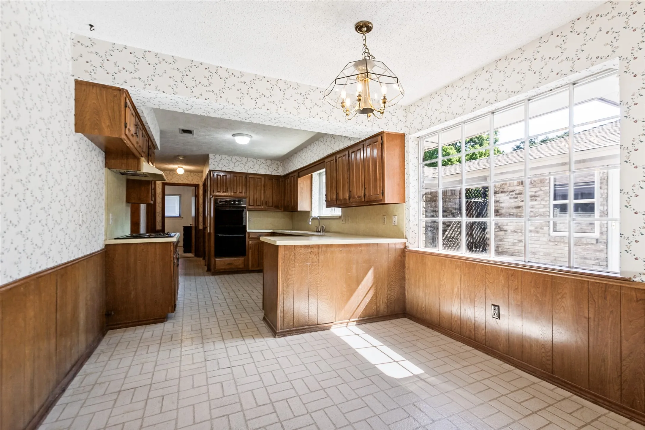 Single Family Residence For Sale in Collin County , 2538 Parkhaven Drive, Plano, Texas 75075, 4 Bedroom, 3 Bathroom, 2 Garage spaces, 1,986 Sqft, built in 1974, mls#21383257, Real Estate Agent in Plano, Homes For Sale in Collin county, Homes For Sale in Plano, Realtor in Plano Texas, Real Estate Brokerage Independent Realty Texas, Luminita Cordes Realtor