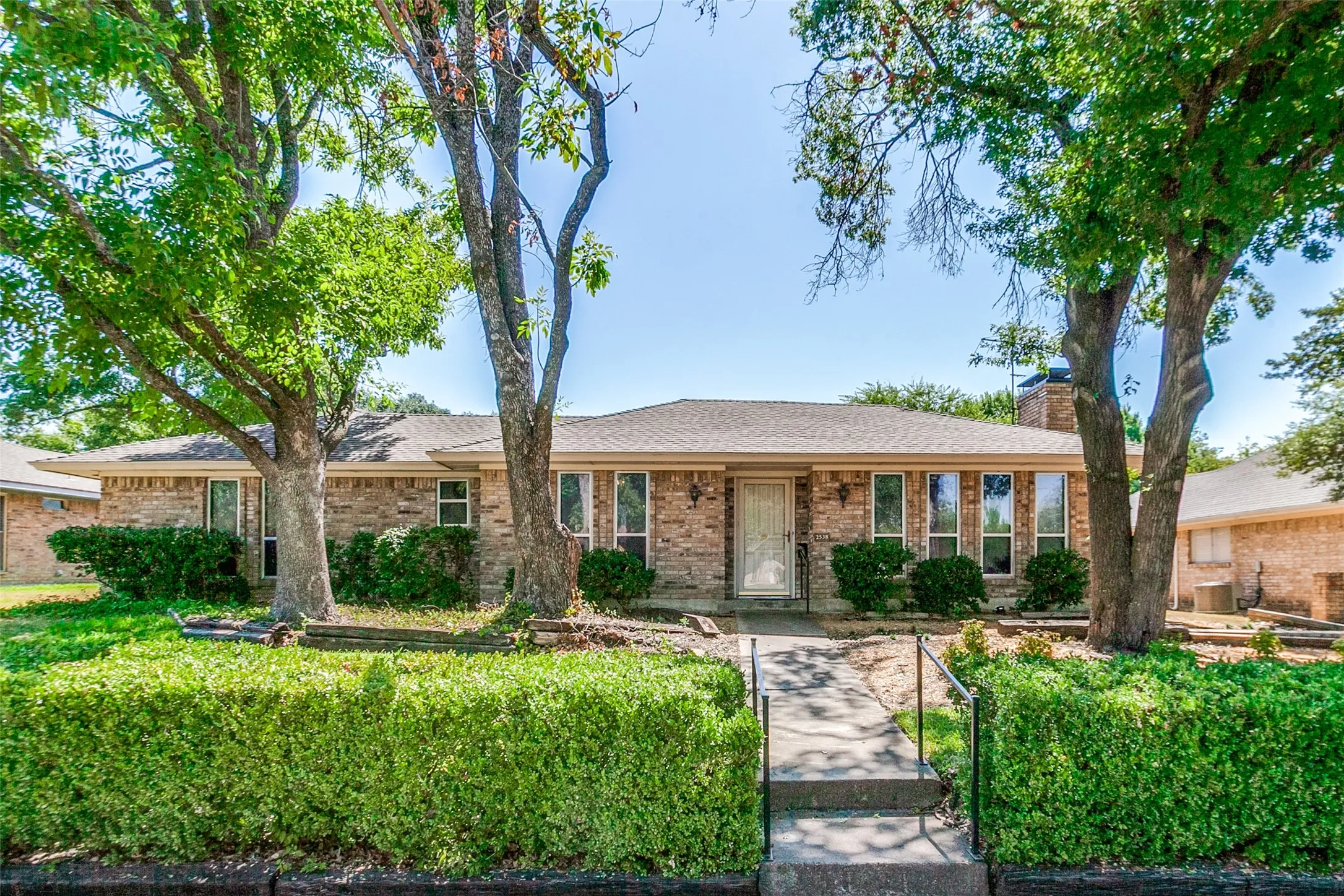 Single Family Residence For Sale in Collin County , 2538 Parkhaven Drive, Plano, Texas 75075, 4 Bedroom, 3 Bathroom, 2 Garage spaces, 1,986 Sqft, built in 1974, mls#21383257, Real Estate Agent in Plano, Homes For Sale in Collin county, Homes For Sale in Plano, Realtor in Plano Texas, Real Estate Brokerage Independent Realty Texas, Luminita Cordes Realtor