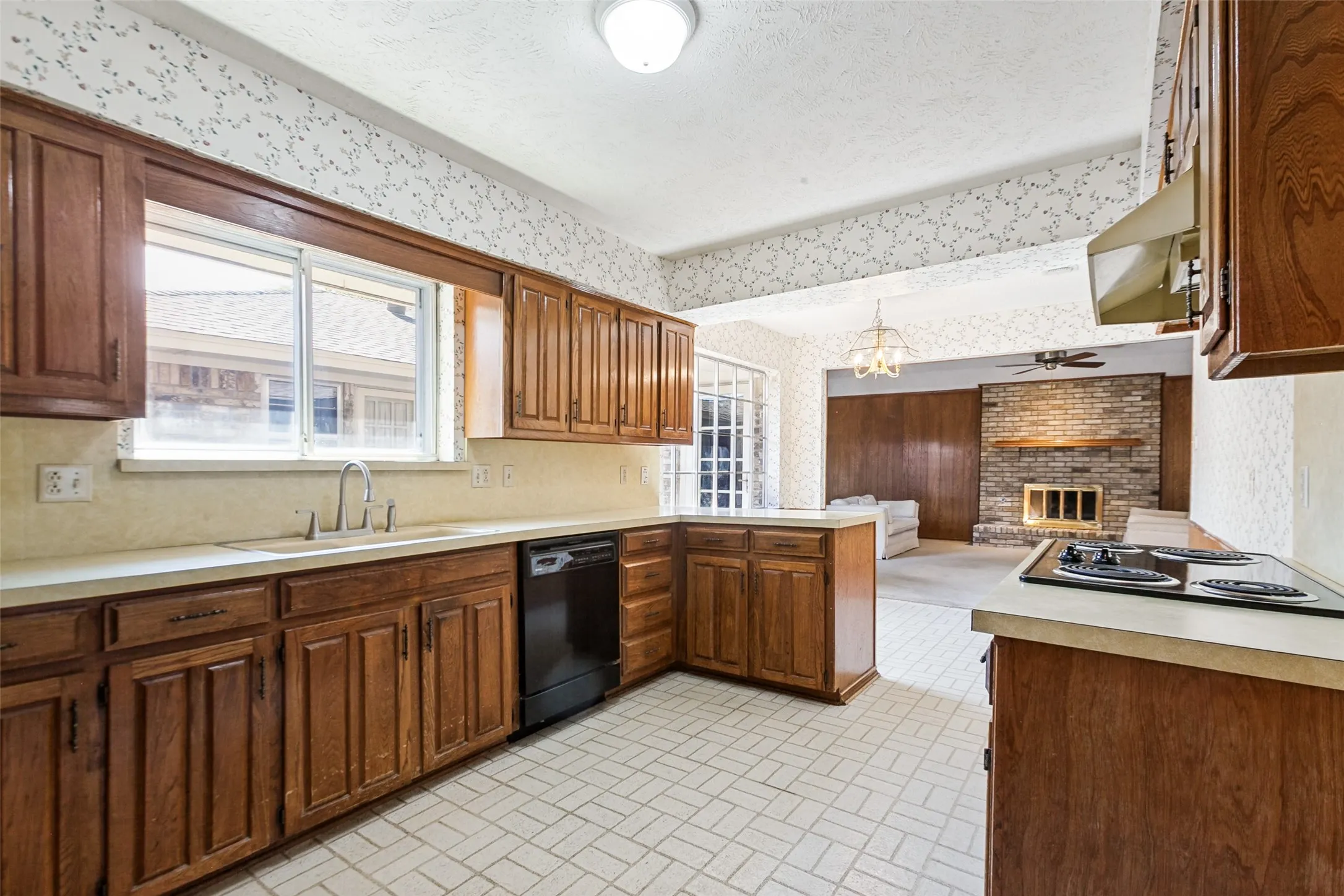 Single Family Residence For Sale in Collin County , 2538 Parkhaven Drive, Plano, Texas 75075, 4 Bedroom, 3 Bathroom, 2 Garage spaces, 1,986 Sqft, built in 1974, mls#21383257, Real Estate Agent in Plano, Homes For Sale in Collin county, Homes For Sale in Plano, Realtor in Plano Texas, Real Estate Brokerage Independent Realty Texas, Luminita Cordes Realtor