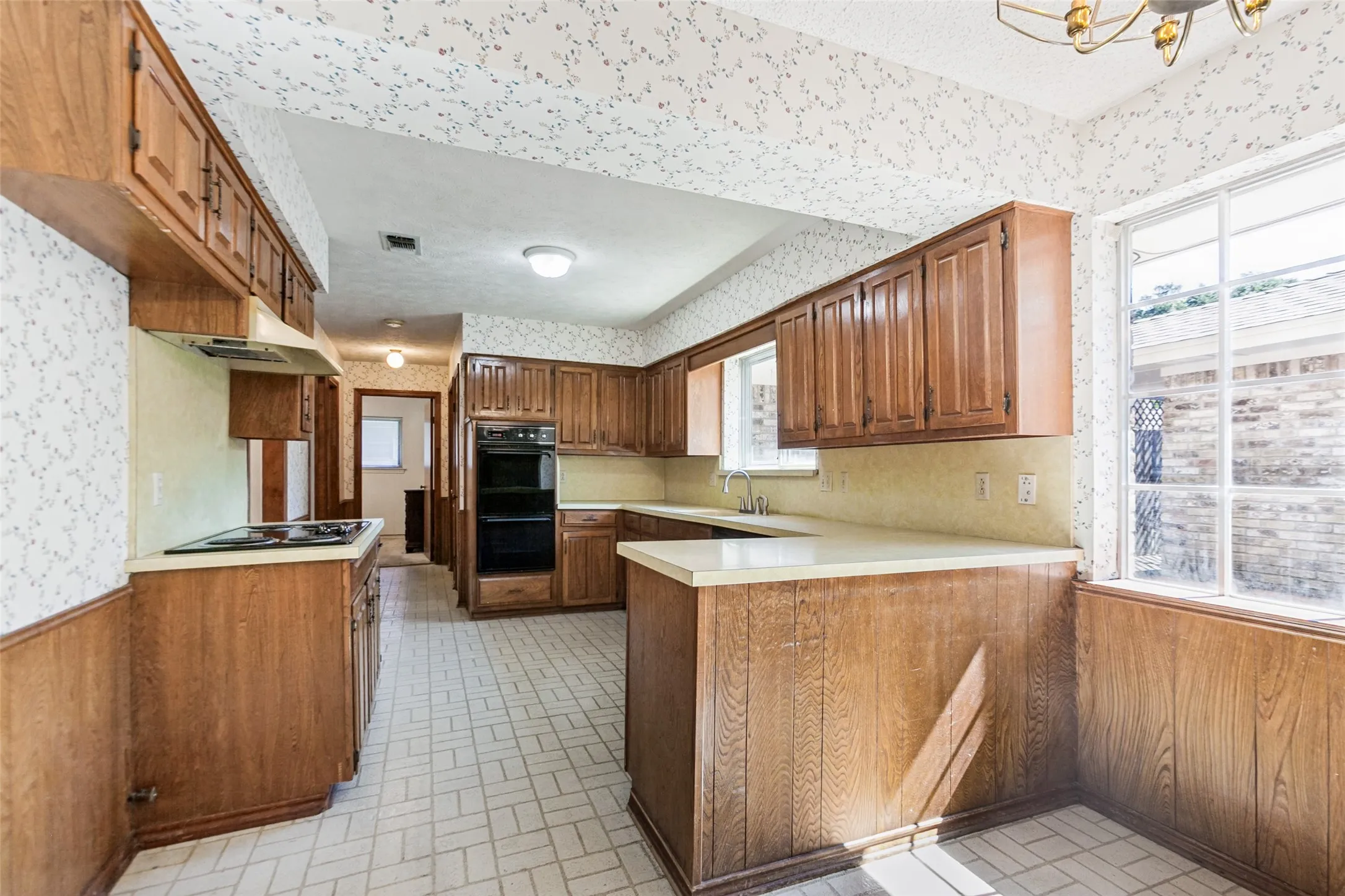 Single Family Residence For Sale in Collin County , 2538 Parkhaven Drive, Plano, Texas 75075, 4 Bedroom, 3 Bathroom, 2 Garage spaces, 1,986 Sqft, built in 1974, mls#21383257, Real Estate Agent in Plano, Homes For Sale in Collin county, Homes For Sale in Plano, Realtor in Plano Texas, Real Estate Brokerage Independent Realty Texas, Luminita Cordes Realtor