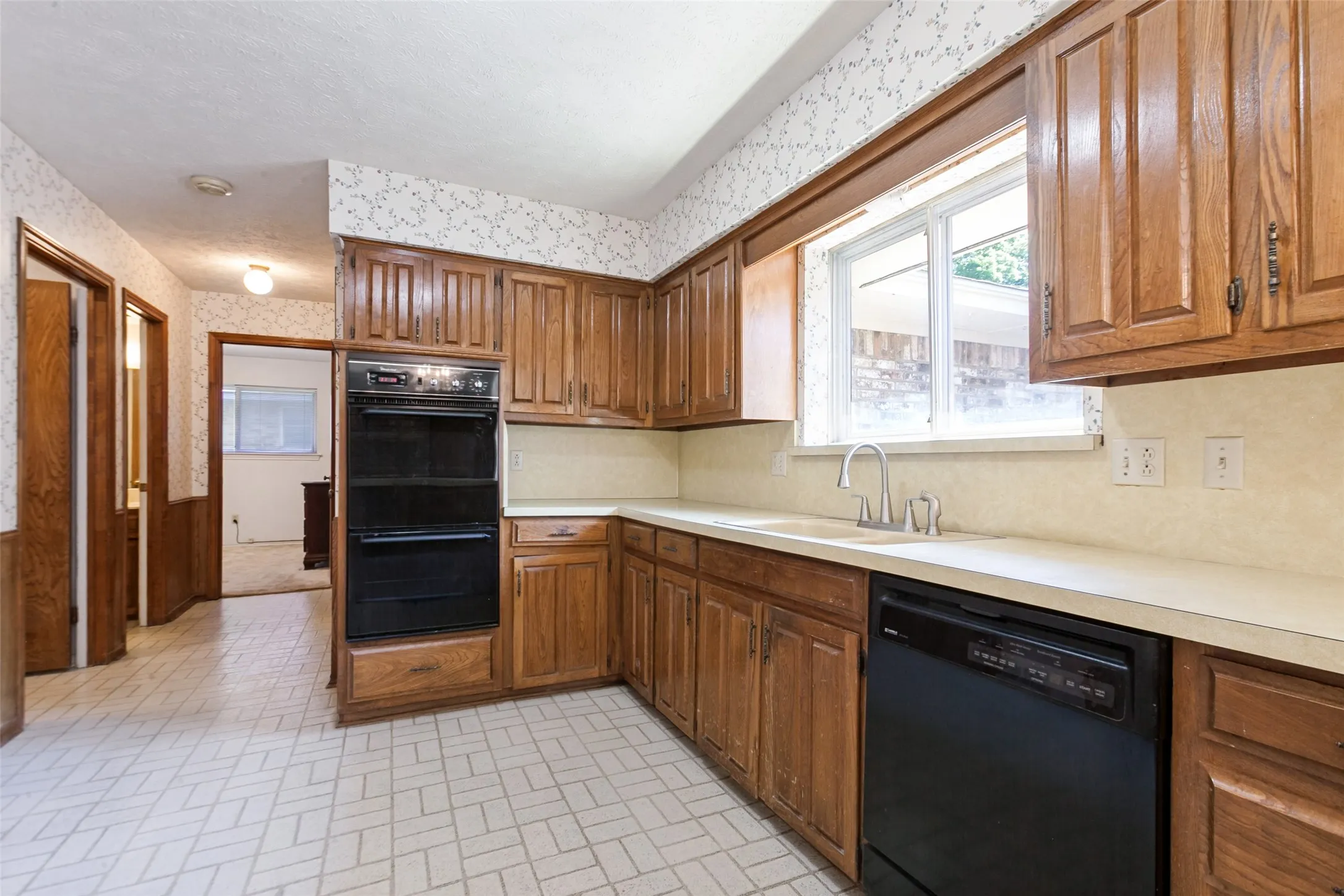 Single Family Residence For Sale in Collin County , 2538 Parkhaven Drive, Plano, Texas 75075, 4 Bedroom, 3 Bathroom, 2 Garage spaces, 1,986 Sqft, built in 1974, mls#21383257, Real Estate Agent in Plano, Homes For Sale in Collin county, Homes For Sale in Plano, Realtor in Plano Texas, Real Estate Brokerage Independent Realty Texas, Luminita Cordes Realtor