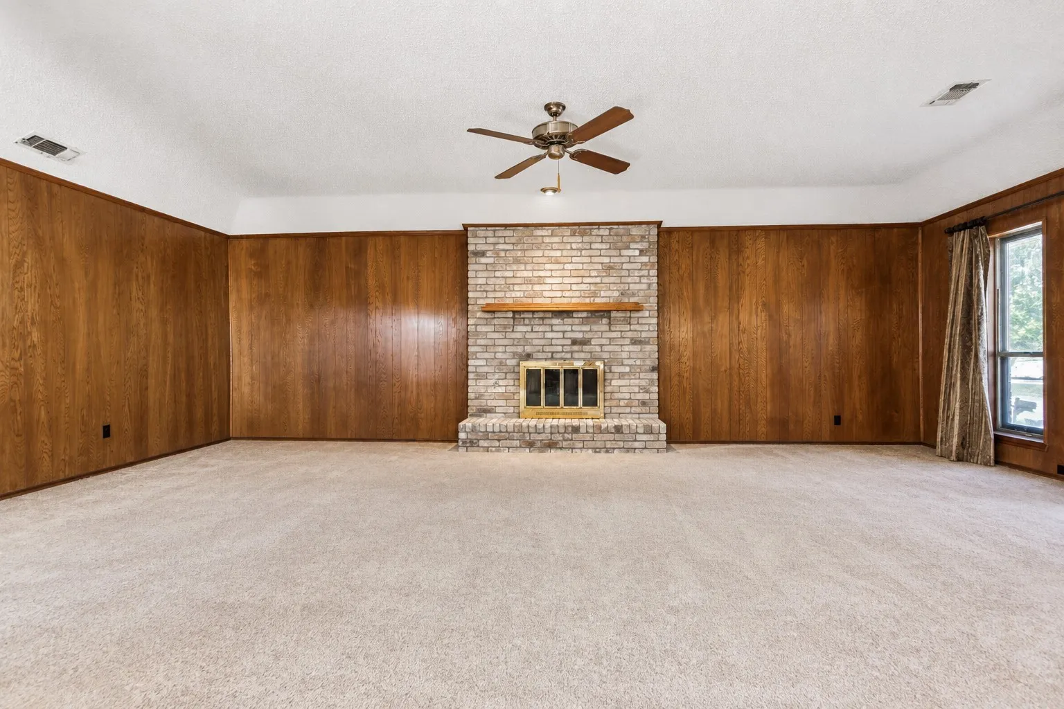 Single Family Residence For Sale in Collin County , 2538 Parkhaven Drive, Plano, Texas 75075, 4 Bedroom, 3 Bathroom, 2 Garage spaces, 1,986 Sqft, built in 1974, mls#21383257, Real Estate Agent in Plano, Homes For Sale in Collin county, Homes For Sale in Plano, Realtor in Plano Texas, Real Estate Brokerage Independent Realty Texas, Luminita Cordes Realtor