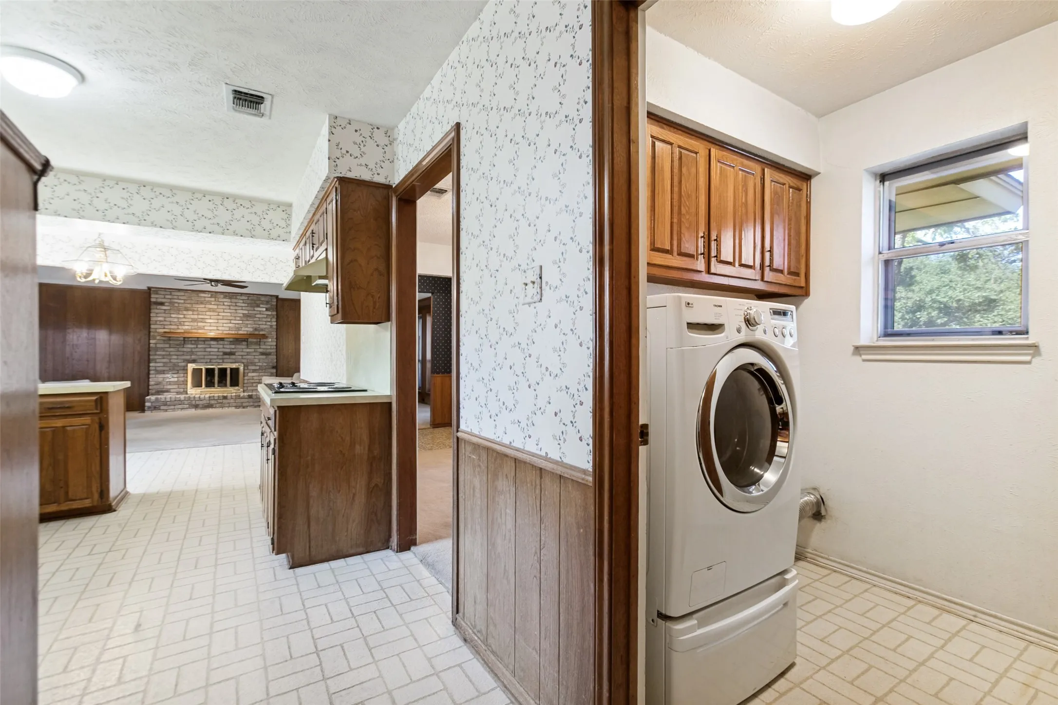 Single Family Residence For Sale in Collin County , 2538 Parkhaven Drive, Plano, Texas 75075, 4 Bedroom, 3 Bathroom, 2 Garage spaces, 1,986 Sqft, built in 1974, mls#21383257, Real Estate Agent in Plano, Homes For Sale in Collin county, Homes For Sale in Plano, Realtor in Plano Texas, Real Estate Brokerage Independent Realty Texas, Luminita Cordes Realtor