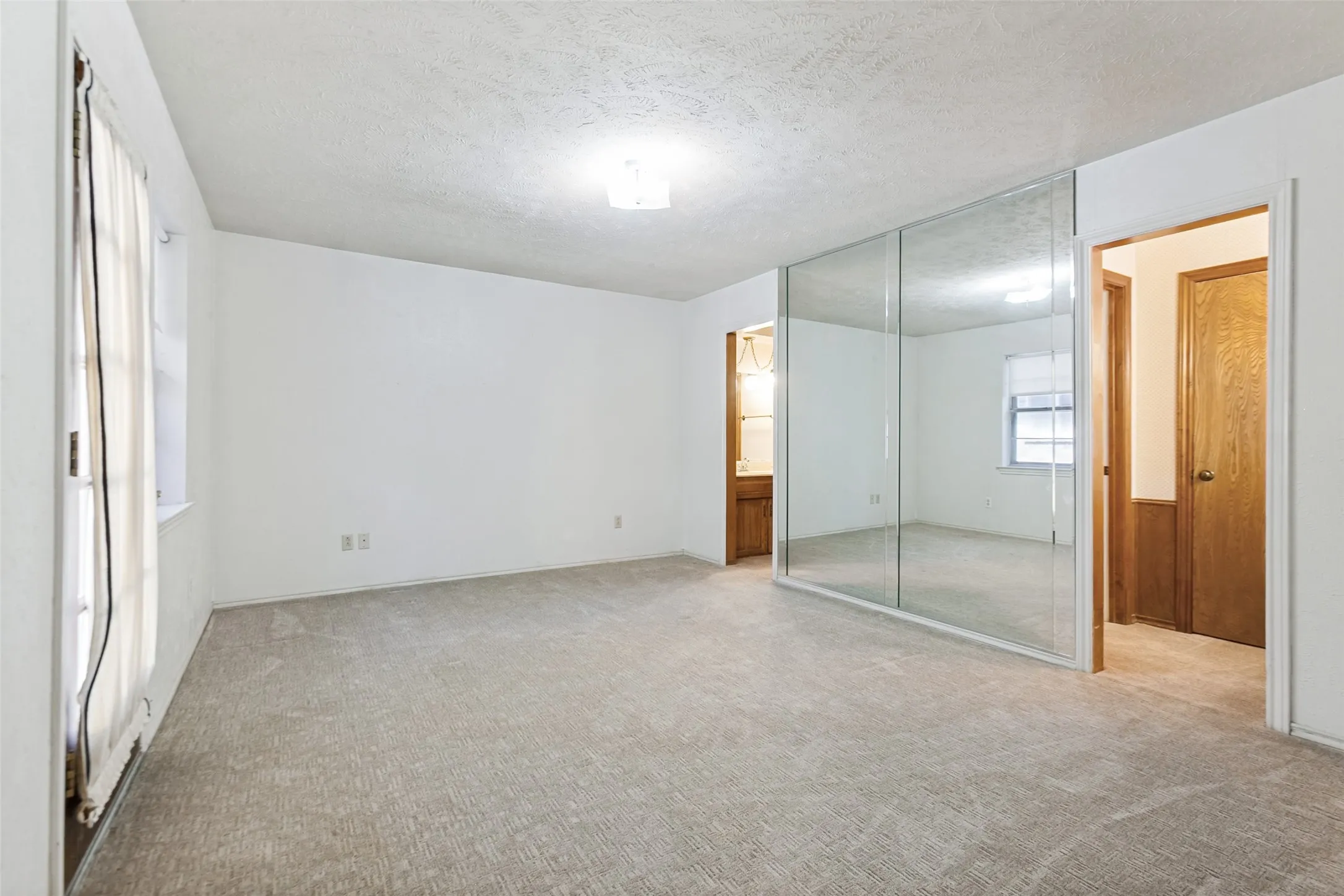 Single Family Residence For Sale in Collin County , 2538 Parkhaven Drive, Plano, Texas 75075, 4 Bedroom, 3 Bathroom, 2 Garage spaces, 1,986 Sqft, built in 1974, mls#21383257, Real Estate Agent in Plano, Homes For Sale in Collin county, Homes For Sale in Plano, Realtor in Plano Texas, Real Estate Brokerage Independent Realty Texas, Luminita Cordes Realtor