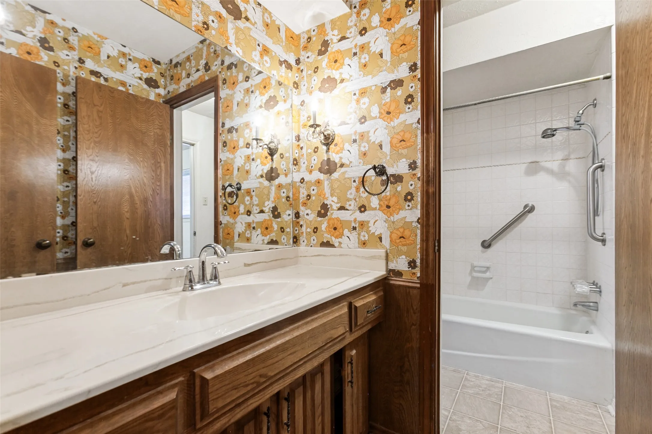 Single Family Residence For Sale in Collin County , 2538 Parkhaven Drive, Plano, Texas 75075, 4 Bedroom, 3 Bathroom, 2 Garage spaces, 1,986 Sqft, built in 1974, mls#21383257, Real Estate Agent in Plano, Homes For Sale in Collin county, Homes For Sale in Plano, Realtor in Plano Texas, Real Estate Brokerage Independent Realty Texas, Luminita Cordes Realtor