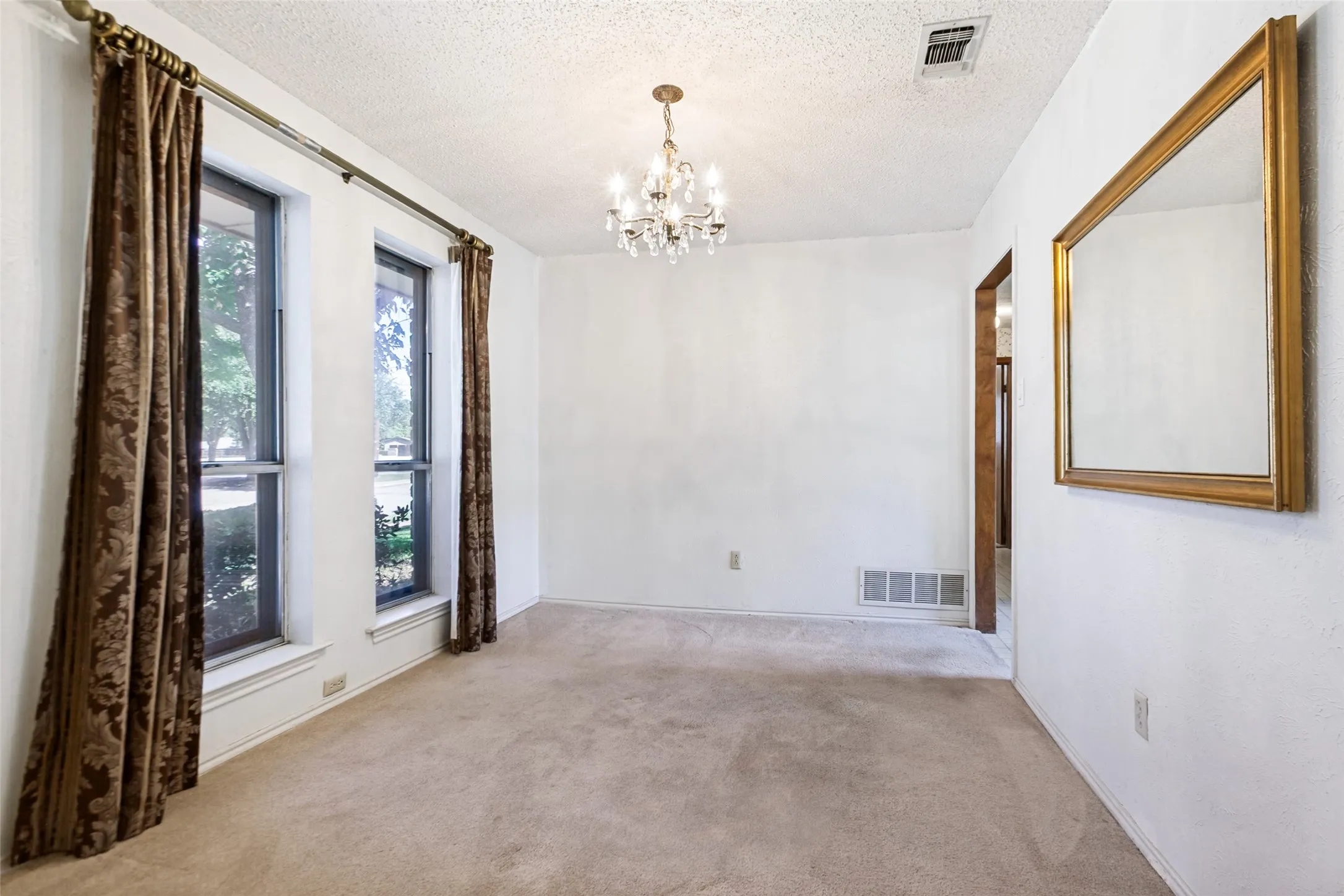 Single Family Residence For Sale in Collin County , 2538 Parkhaven Drive, Plano, Texas 75075, 4 Bedroom, 3 Bathroom, 2 Garage spaces, 1,986 Sqft, built in 1974, mls#21383257, Real Estate Agent in Plano, Homes For Sale in Collin county, Homes For Sale in Plano, Realtor in Plano Texas, Real Estate Brokerage Independent Realty Texas, Luminita Cordes Realtor