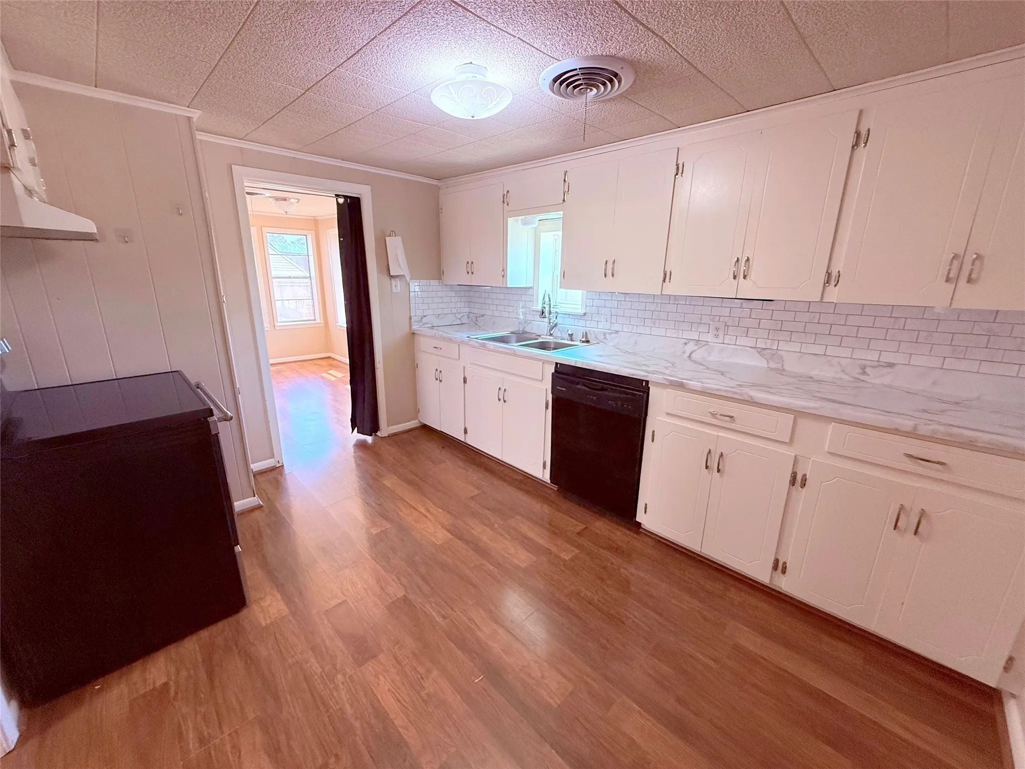 Single Family Residence For Sale in Hopkins County , 3637 County Road 2403, Winnsboro, Texas 75494, 2 Bedroom, 2 Bathroom, Garage spaces, 1,211 Sqft, built in 1960, mls#21384621, Real Estate Agent in Winnsboro, Homes For Sale in Hopkins county, Homes For Sale in Winnsboro, Realtor in Winnsboro Texas, Real Estate Brokerage Independent Realty Texas, Luminita Cordes Realtor