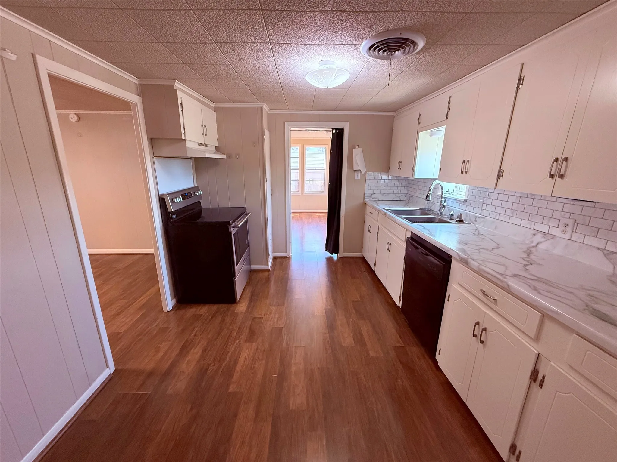 Single Family Residence For Sale in Hopkins County , 3637 County Road 2403, Winnsboro, Texas 75494, 2 Bedroom, 2 Bathroom, Garage spaces, 1,211 Sqft, built in 1960, mls#21384621, Real Estate Agent in Winnsboro, Homes For Sale in Hopkins county, Homes For Sale in Winnsboro, Realtor in Winnsboro Texas, Real Estate Brokerage Independent Realty Texas, Luminita Cordes Realtor