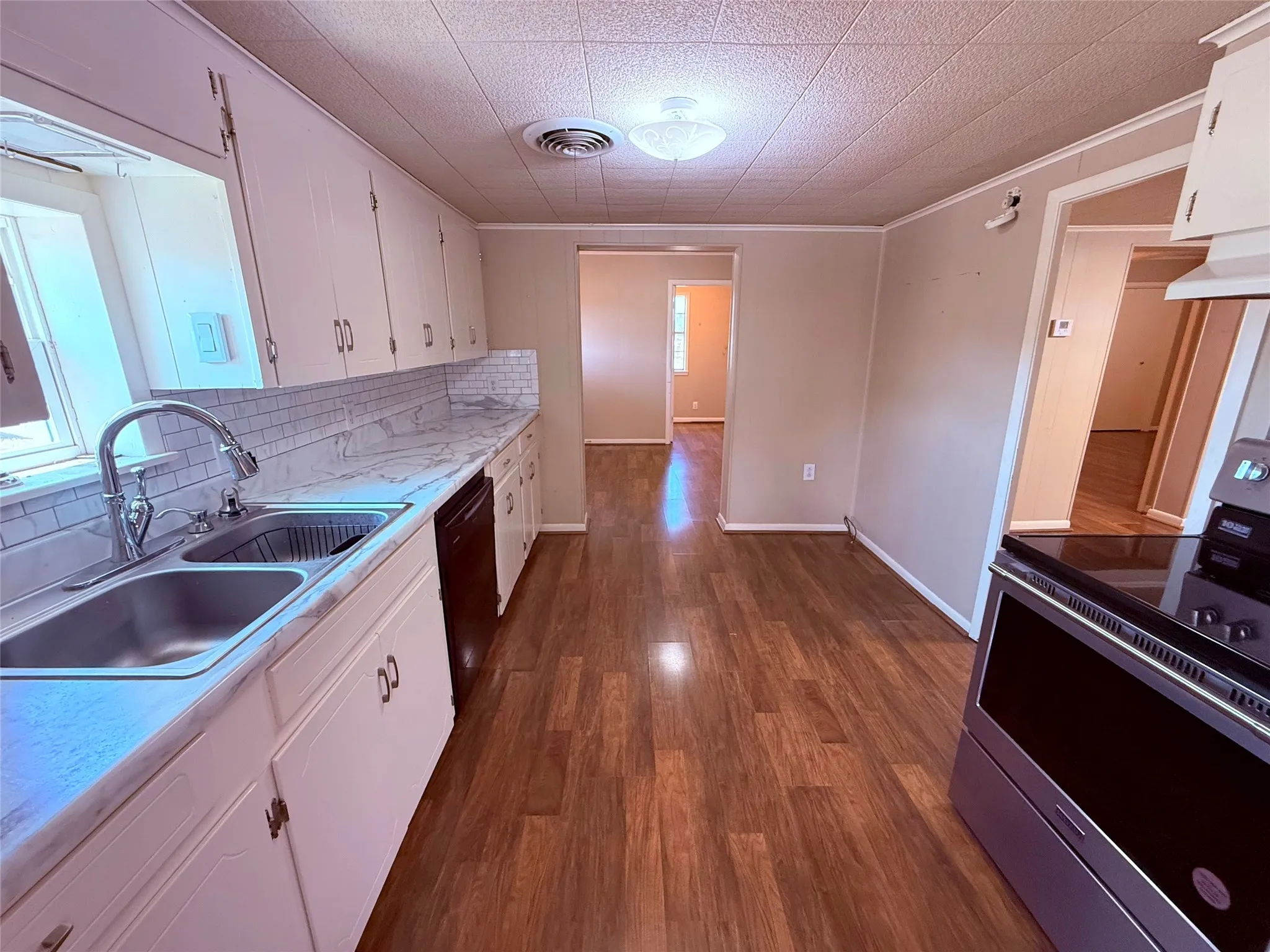 Single Family Residence For Sale in Hopkins County , 3637 County Road 2403, Winnsboro, Texas 75494, 2 Bedroom, 2 Bathroom, Garage spaces, 1,211 Sqft, built in 1960, mls#21384621, Real Estate Agent in Winnsboro, Homes For Sale in Hopkins county, Homes For Sale in Winnsboro, Realtor in Winnsboro Texas, Real Estate Brokerage Independent Realty Texas, Luminita Cordes Realtor