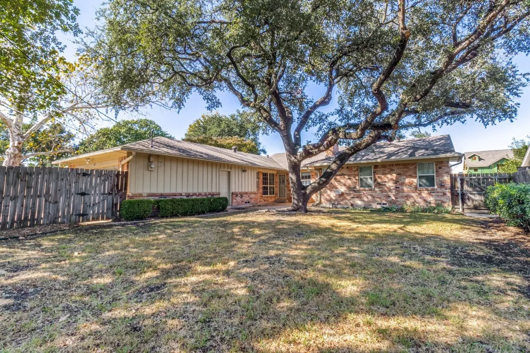 Single Family Residence For Sale in Dallas County , 1317 Chickasaw Drive, Richardson, Texas 75080, 4 Bedroom, 3 Bathroom, 2 Garage spaces, 2,137 Sqft, built in 1964, mls#21383753, Real Estate Agent in Richardson, Homes For Sale in Dallas county, Homes For Sale in Richardson, Realtor in Richardson Texas, Real Estate Brokerage Independent Realty Texas, Luminita Cordes Realtor