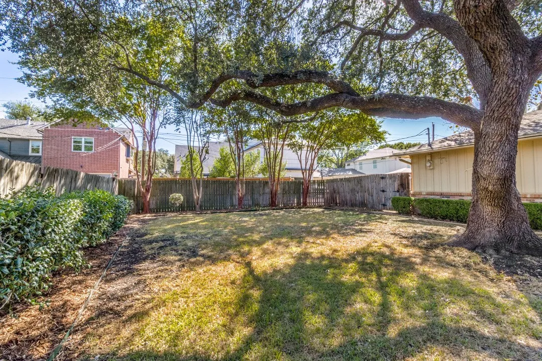 Single Family Residence For Sale in Dallas County , 1317 Chickasaw Drive, Richardson, Texas 75080, 4 Bedroom, 3 Bathroom, 2 Garage spaces, 2,137 Sqft, built in 1964, mls#21383753, Real Estate Agent in Richardson, Homes For Sale in Dallas county, Homes For Sale in Richardson, Realtor in Richardson Texas, Real Estate Brokerage Independent Realty Texas, Luminita Cordes Realtor