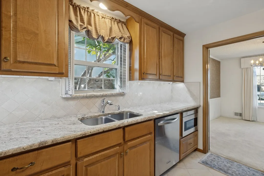 Single Family Residence For Sale in Dallas County , 1317 Chickasaw Drive, Richardson, Texas 75080, 4 Bedroom, 3 Bathroom, 2 Garage spaces, 2,137 Sqft, built in 1964, mls#21383753, Real Estate Agent in Richardson, Homes For Sale in Dallas county, Homes For Sale in Richardson, Realtor in Richardson Texas, Real Estate Brokerage Independent Realty Texas, Luminita Cordes Realtor