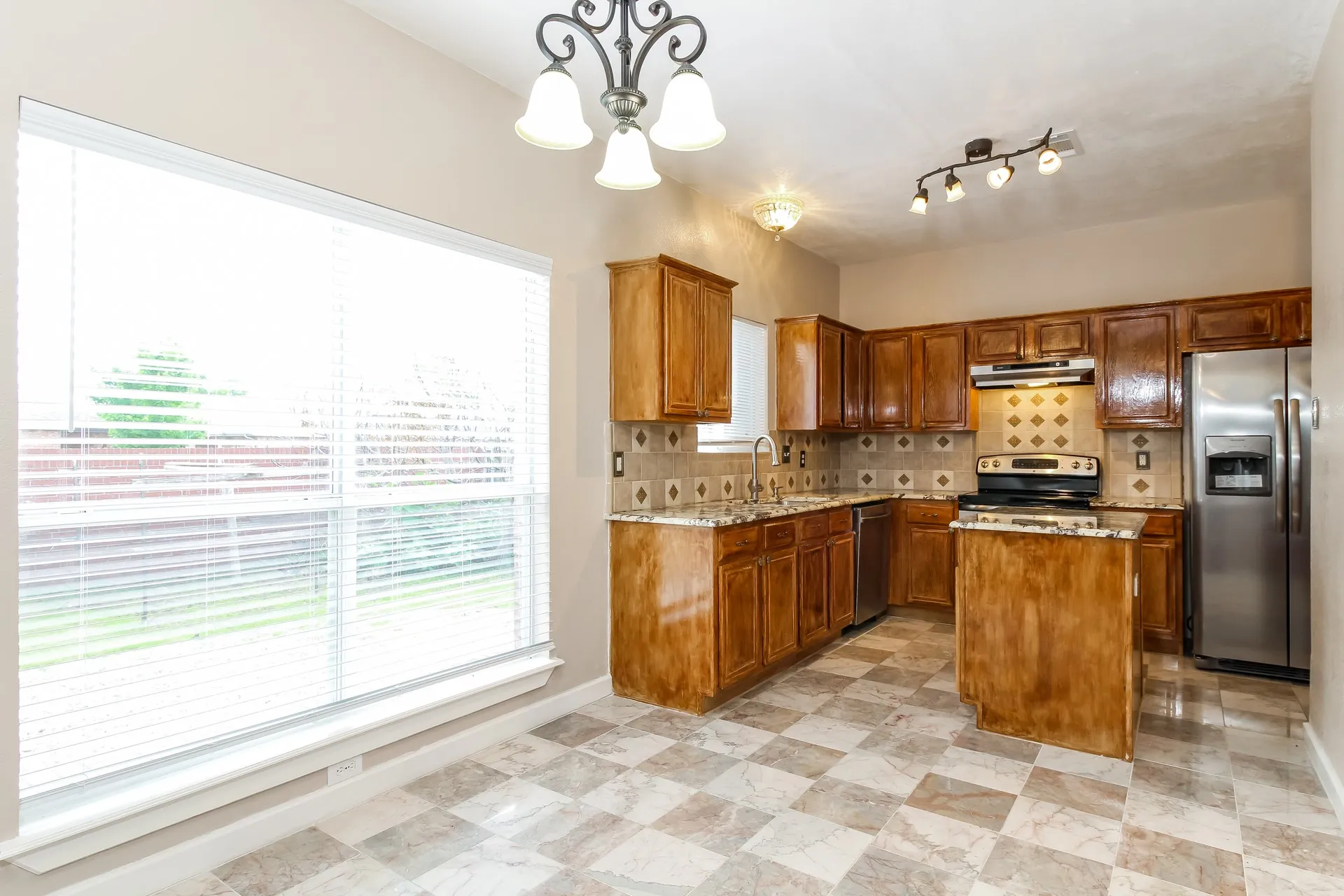 Single Family Residence For Rent in Denton County , 1055 Waterview Drive, Little Elm, Texas 75068, 3 Bedroom, 3 Bathroom, 2 Garage spaces, 2,023 Sqft, built in 1999, mls#21384676, Real Estate Agent in Little Elm, Homes For Rent in Denton county, Homes For Rent in Little Elm, Realtor in Little Elm Texas, Real Estate Brokerage Independent Realty Texas, Luminita Cordes Realtor