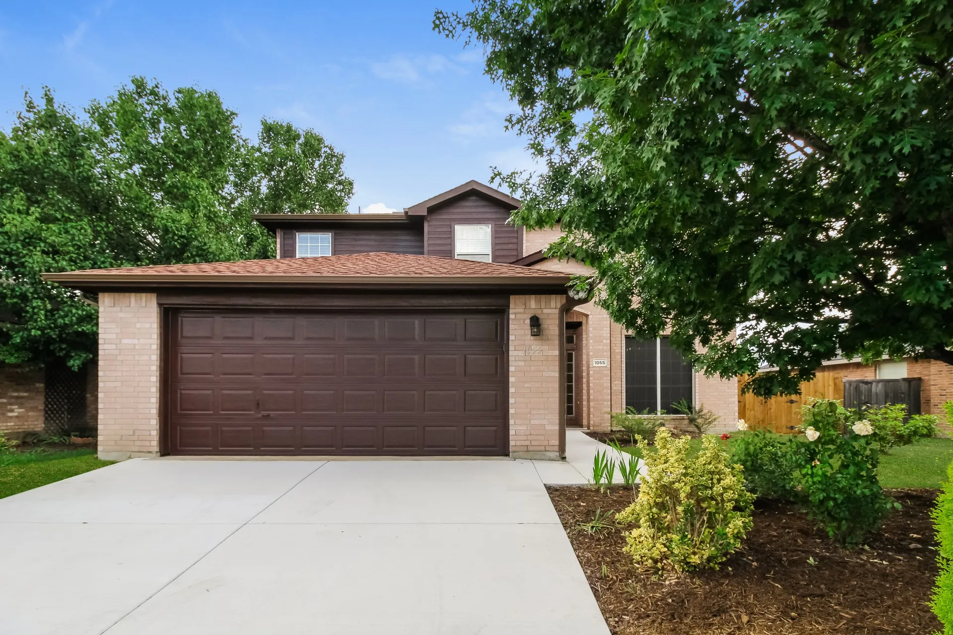 Single Family Residence For Rent in Denton County , 1055 Waterview Drive, Little Elm, Texas 75068, 3 Bedroom, 3 Bathroom, 2 Garage spaces, 2,023 Sqft, built in 1999, mls#21384676, Real Estate Agent in Little Elm, Homes For Rent in Denton county, Homes For Rent in Little Elm, Realtor in Little Elm Texas, Real Estate Brokerage Independent Realty Texas, Luminita Cordes Realtor