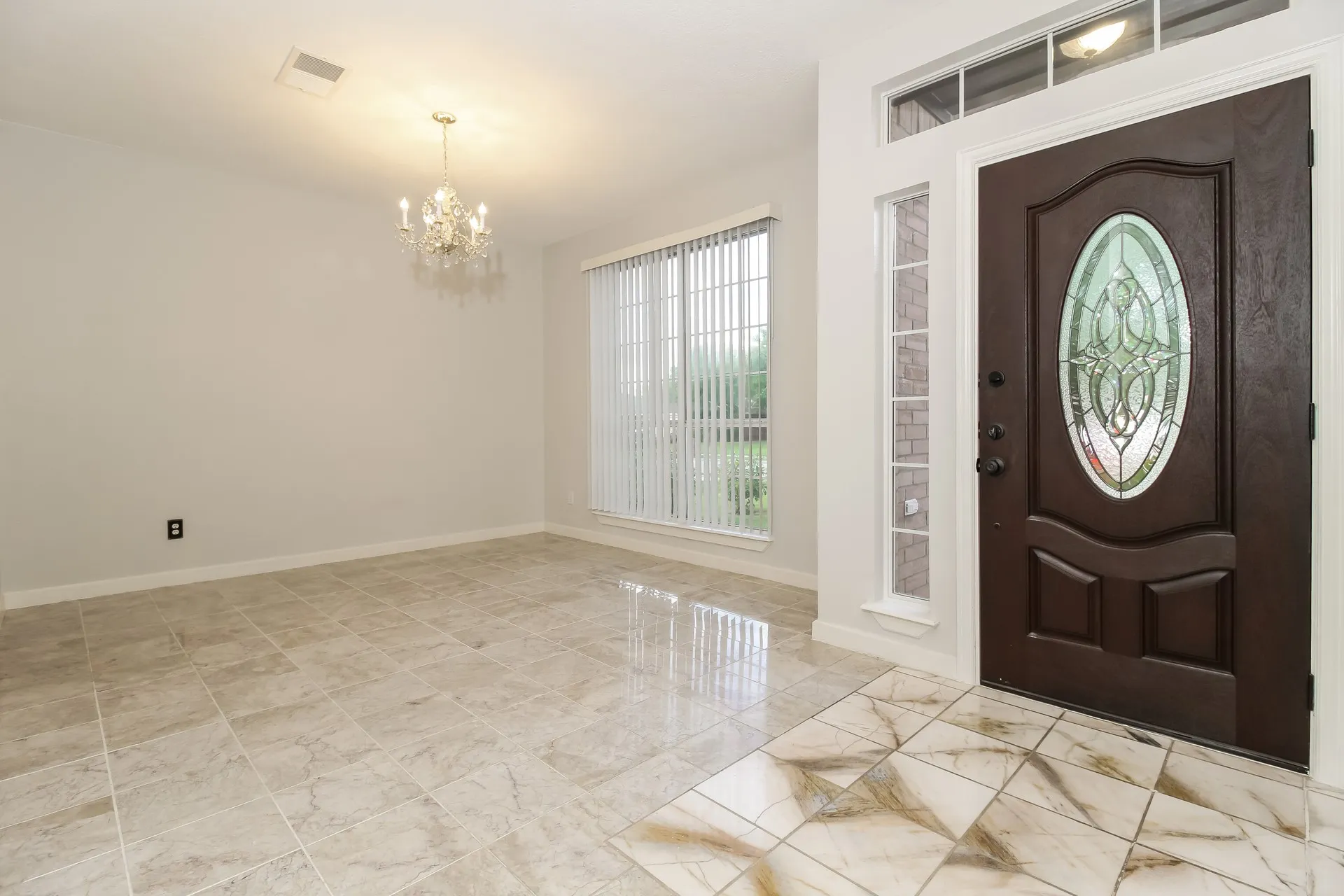 Single Family Residence For Rent in Denton County , 1055 Waterview Drive, Little Elm, Texas 75068, 3 Bedroom, 3 Bathroom, 2 Garage spaces, 2,023 Sqft, built in 1999, mls#21384676, Real Estate Agent in Little Elm, Homes For Rent in Denton county, Homes For Rent in Little Elm, Realtor in Little Elm Texas, Real Estate Brokerage Independent Realty Texas, Luminita Cordes Realtor