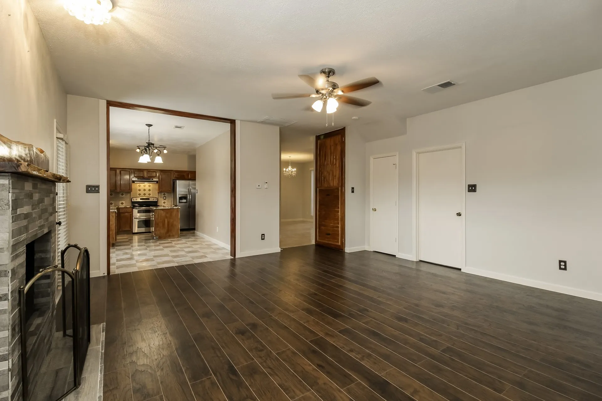 Single Family Residence For Rent in Denton County , 1055 Waterview Drive, Little Elm, Texas 75068, 3 Bedroom, 3 Bathroom, 2 Garage spaces, 2,023 Sqft, built in 1999, mls#21384676, Real Estate Agent in Little Elm, Homes For Rent in Denton county, Homes For Rent in Little Elm, Realtor in Little Elm Texas, Real Estate Brokerage Independent Realty Texas, Luminita Cordes Realtor