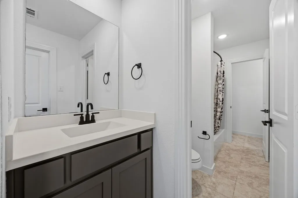 Single Family Residence For Sale in Collin County , 2717 Oak Blossom Drive, Mc Kinney, Texas 75071, 4 Bedroom, 4 Bathroom, 3 Garage spaces, 3,616 Sqft, built in 2021, mls#21380603, Real Estate Agent in Mc Kinney, Homes For Sale in Collin county, Homes For Sale in Mc Kinney, Realtor in Mc Kinney Texas, Real Estate Brokerage Independent Realty Texas, Luminita Cordes Realtor