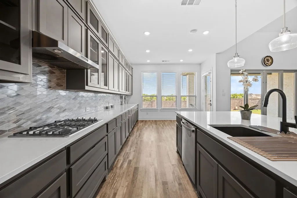 Single Family Residence For Sale in Collin County , 2717 Oak Blossom Drive, Mc Kinney, Texas 75071, 4 Bedroom, 4 Bathroom, 3 Garage spaces, 3,616 Sqft, built in 2021, mls#21380603, Real Estate Agent in Mc Kinney, Homes For Sale in Collin county, Homes For Sale in Mc Kinney, Realtor in Mc Kinney Texas, Real Estate Brokerage Independent Realty Texas, Luminita Cordes Realtor