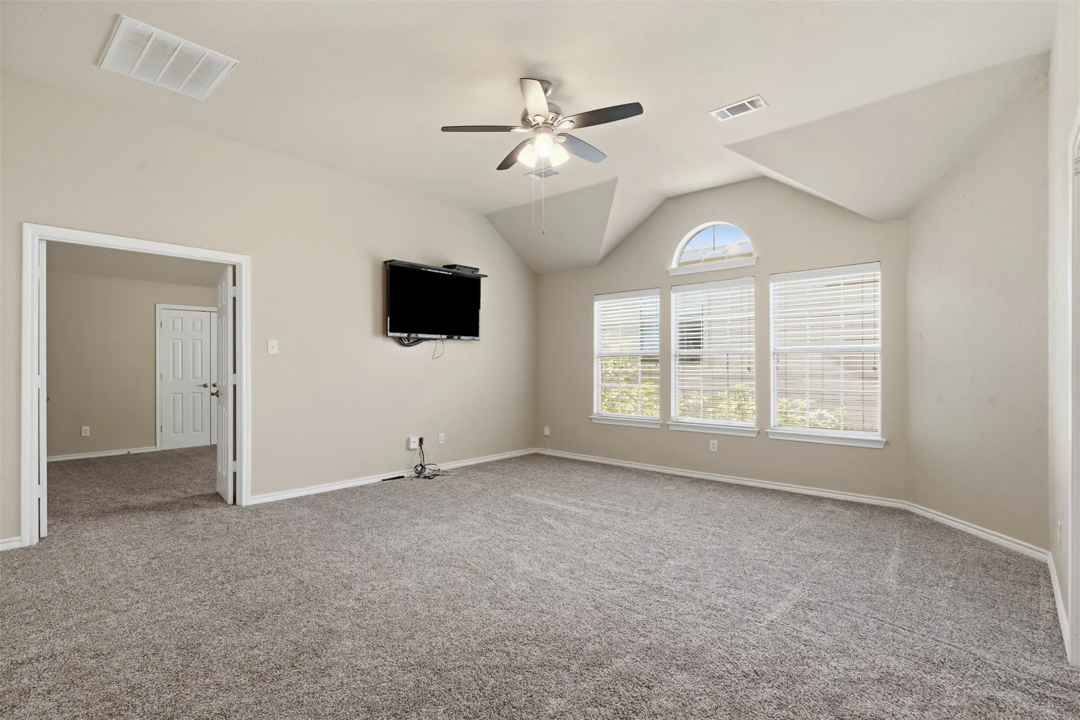 Single Family Residence For Rent in Tarrant County , 7120 Brekenridge Drive, Fort Worth, Texas 76179, 5 Bedroom, 4 Bathroom, 2 Garage spaces, 3,860 Sqft, built in 2005, mls#21384680, Real Estate Agent in Fort Worth, Homes For Rent in Tarrant county, Homes For Rent in Fort Worth, Realtor in Fort Worth Texas, Real Estate Brokerage Independent Realty Texas, Luminita Cordes Realtor