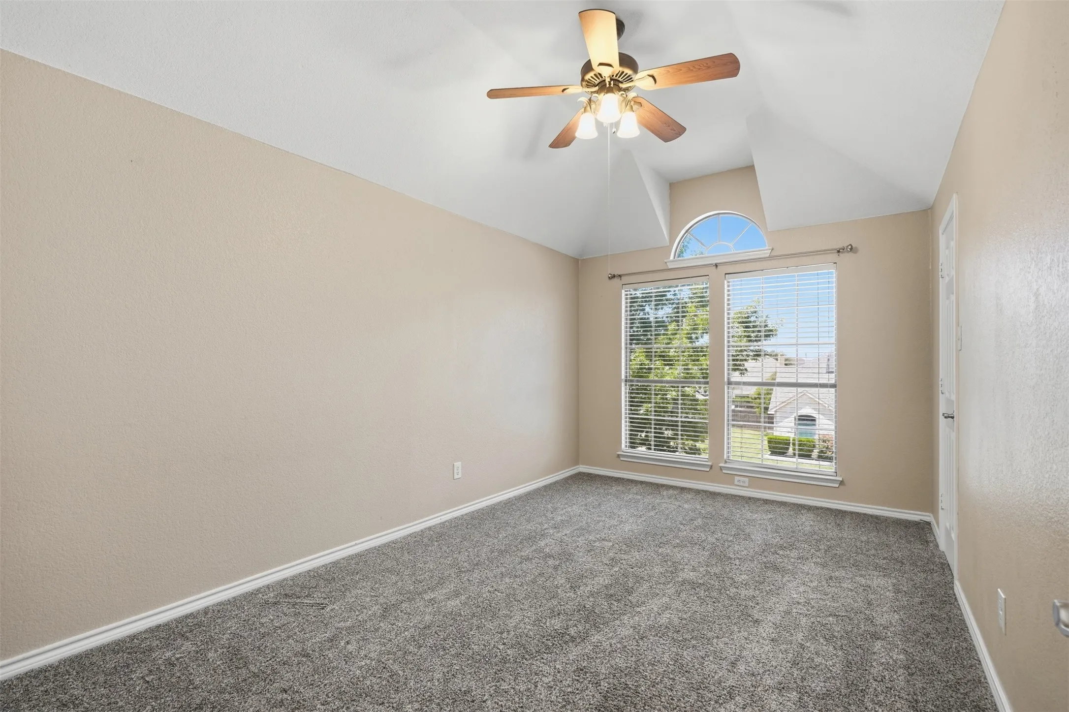 Single Family Residence For Rent in Tarrant County , 7120 Brekenridge Drive, Fort Worth, Texas 76179, 5 Bedroom, 4 Bathroom, 2 Garage spaces, 3,860 Sqft, built in 2005, mls#21384680, Real Estate Agent in Fort Worth, Homes For Rent in Tarrant county, Homes For Rent in Fort Worth, Realtor in Fort Worth Texas, Real Estate Brokerage Independent Realty Texas, Luminita Cordes Realtor