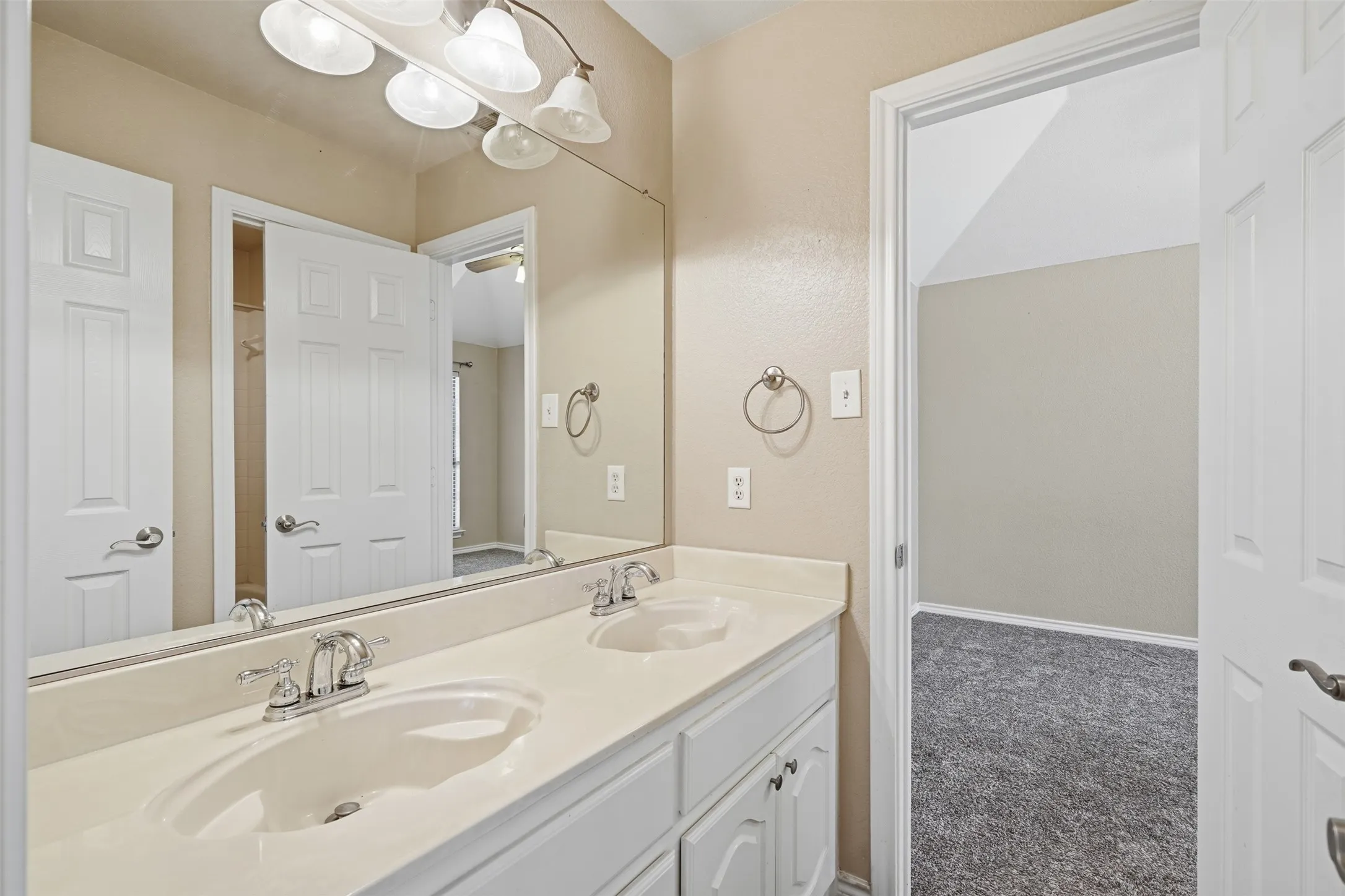 Single Family Residence For Rent in Tarrant County , 7120 Brekenridge Drive, Fort Worth, Texas 76179, 5 Bedroom, 4 Bathroom, 2 Garage spaces, 3,860 Sqft, built in 2005, mls#21384680, Real Estate Agent in Fort Worth, Homes For Rent in Tarrant county, Homes For Rent in Fort Worth, Realtor in Fort Worth Texas, Real Estate Brokerage Independent Realty Texas, Luminita Cordes Realtor