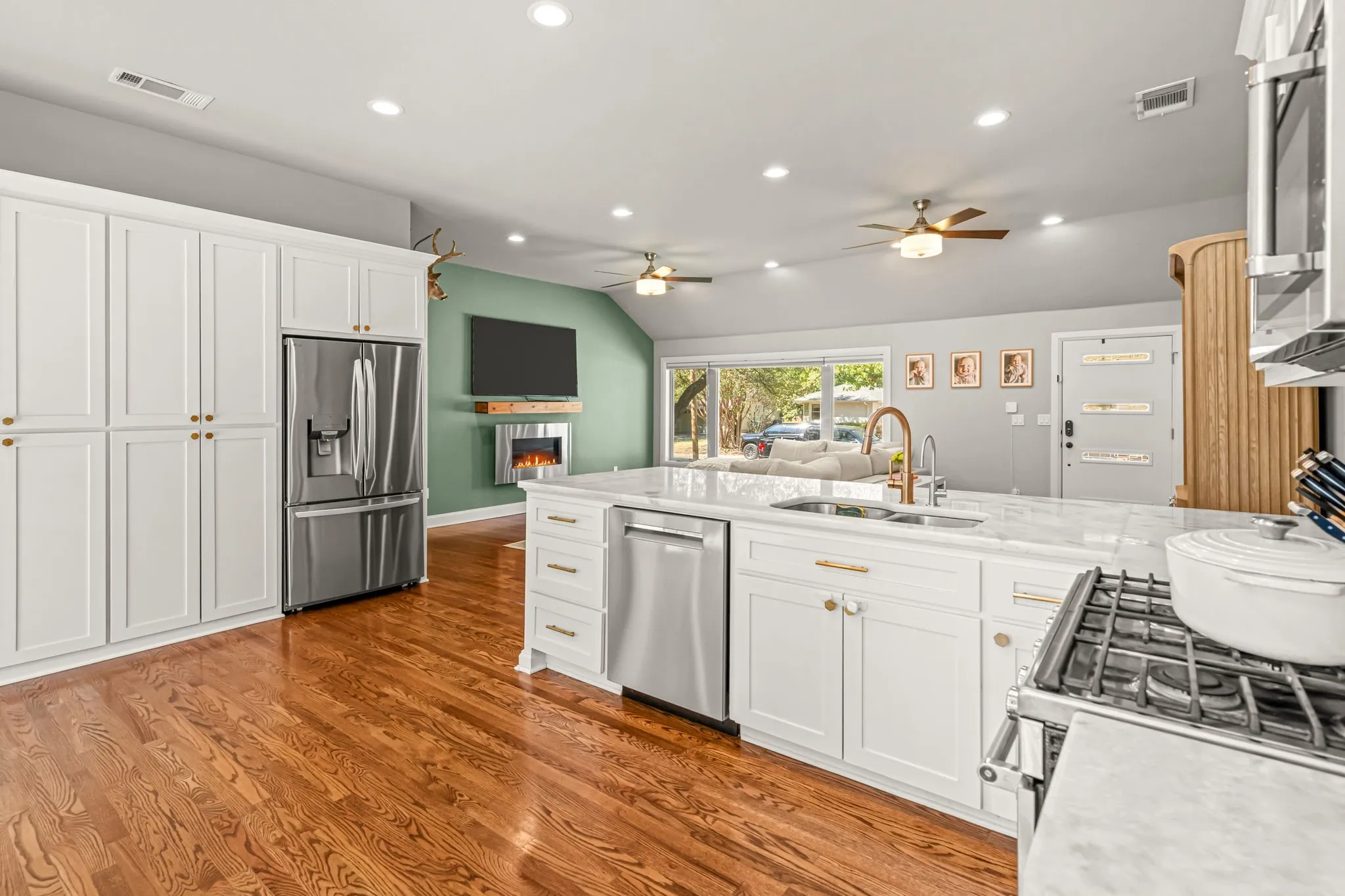 Single Family Residence For Sale in Tarrant County , 4017 Piedmont Road, Fort Worth, Texas 76116, 4 Bedroom, 3 Bathroom, 2 Garage spaces, 2,229 Sqft, built in 1954, mls#21383792, Real Estate Agent in Fort Worth, Homes For Sale in Tarrant county, Homes For Sale in Fort Worth, Realtor in Fort Worth Texas, Real Estate Brokerage Independent Realty Texas, Luminita Cordes Realtor