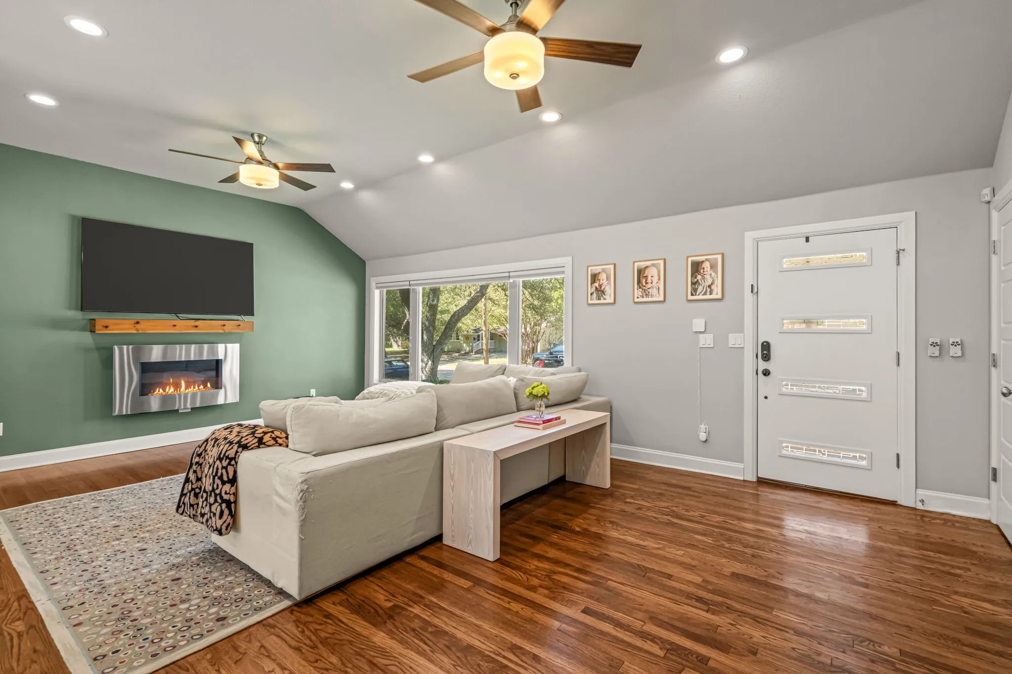 Single Family Residence For Sale in Tarrant County , 4017 Piedmont Road, Fort Worth, Texas 76116, 4 Bedroom, 3 Bathroom, 2 Garage spaces, 2,229 Sqft, built in 1954, mls#21383792, Real Estate Agent in Fort Worth, Homes For Sale in Tarrant county, Homes For Sale in Fort Worth, Realtor in Fort Worth Texas, Real Estate Brokerage Independent Realty Texas, Luminita Cordes Realtor