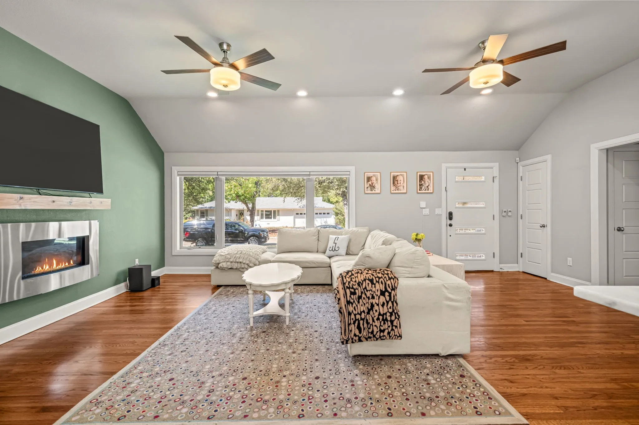 Single Family Residence For Sale in Tarrant County , 4017 Piedmont Road, Fort Worth, Texas 76116, 4 Bedroom, 3 Bathroom, 2 Garage spaces, 2,229 Sqft, built in 1954, mls#21383792, Real Estate Agent in Fort Worth, Homes For Sale in Tarrant county, Homes For Sale in Fort Worth, Realtor in Fort Worth Texas, Real Estate Brokerage Independent Realty Texas, Luminita Cordes Realtor