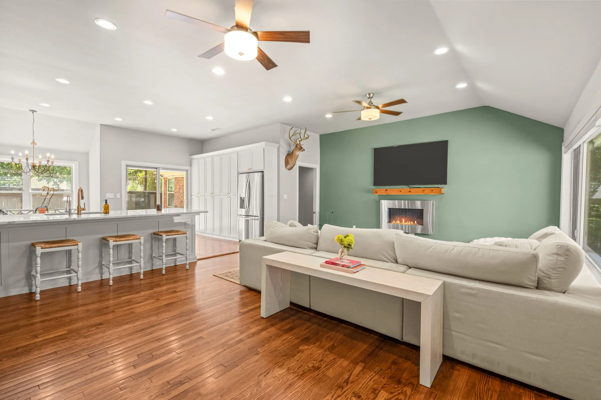 Single Family Residence For Sale in Tarrant County , 4017 Piedmont Road, Fort Worth, Texas 76116, 4 Bedroom, 3 Bathroom, 2 Garage spaces, 2,229 Sqft, built in 1954, mls#21383792, Real Estate Agent in Fort Worth, Homes For Sale in Tarrant county, Homes For Sale in Fort Worth, Realtor in Fort Worth Texas, Real Estate Brokerage Independent Realty Texas, Luminita Cordes Realtor