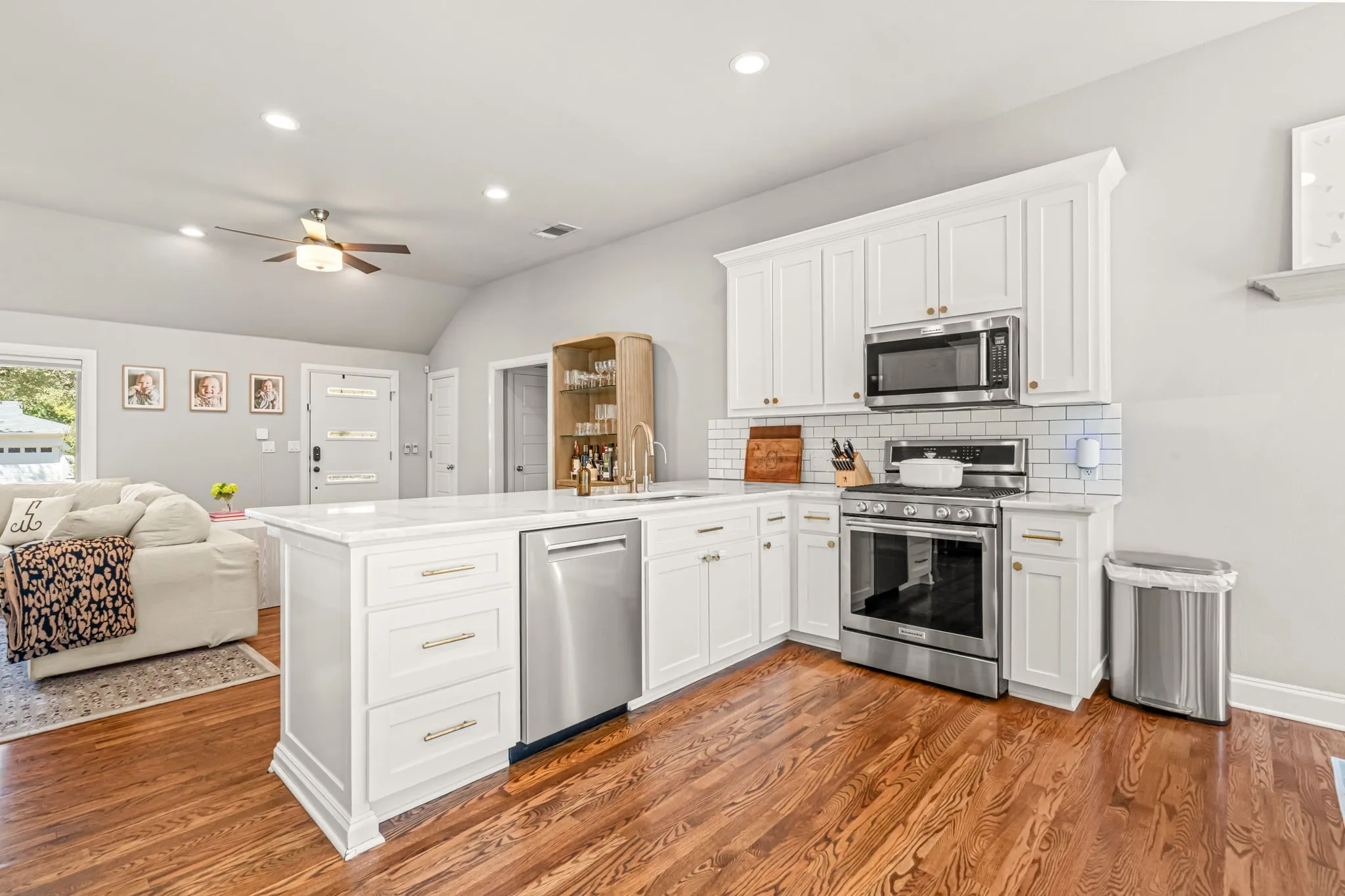 Single Family Residence For Sale in Tarrant County , 4017 Piedmont Road, Fort Worth, Texas 76116, 4 Bedroom, 3 Bathroom, 2 Garage spaces, 2,229 Sqft, built in 1954, mls#21383792, Real Estate Agent in Fort Worth, Homes For Sale in Tarrant county, Homes For Sale in Fort Worth, Realtor in Fort Worth Texas, Real Estate Brokerage Independent Realty Texas, Luminita Cordes Realtor