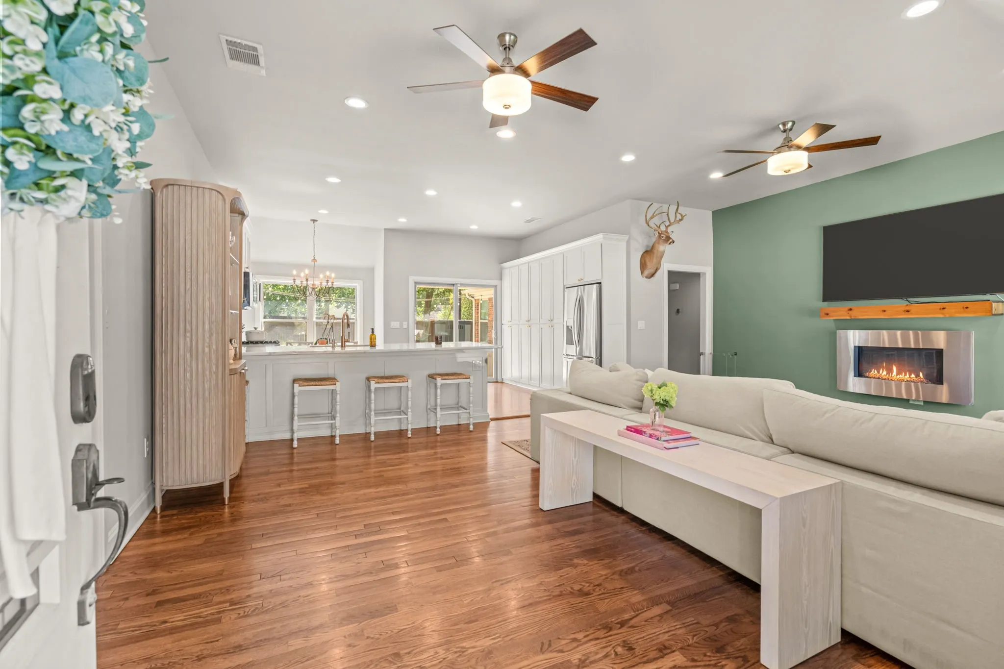 Single Family Residence For Sale in Tarrant County , 4017 Piedmont Road, Fort Worth, Texas 76116, 4 Bedroom, 3 Bathroom, 2 Garage spaces, 2,229 Sqft, built in 1954, mls#21383792, Real Estate Agent in Fort Worth, Homes For Sale in Tarrant county, Homes For Sale in Fort Worth, Realtor in Fort Worth Texas, Real Estate Brokerage Independent Realty Texas, Luminita Cordes Realtor