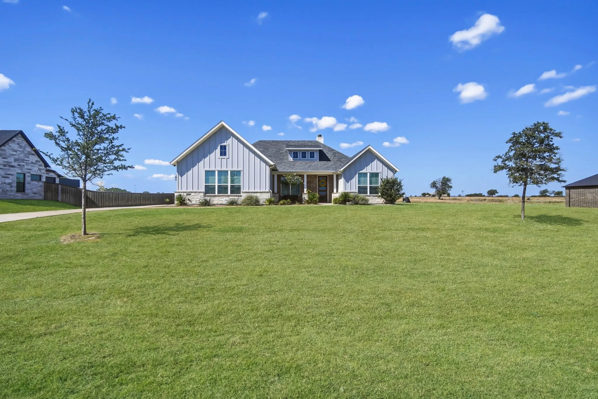 Single Family Residence For Sale in Ellis County , 280 Maci Drive, Waxahachie, Texas 75167, 4 Bedroom, 3 Bathroom, 2 Garage spaces, 2,387 Sqft, built in 2023, mls#21368721, Real Estate Agent in Waxahachie, Homes For Sale in Ellis county, Homes For Sale in Waxahachie, Realtor in Waxahachie Texas, Real Estate Brokerage Independent Realty Texas, Luminita Cordes Realtor