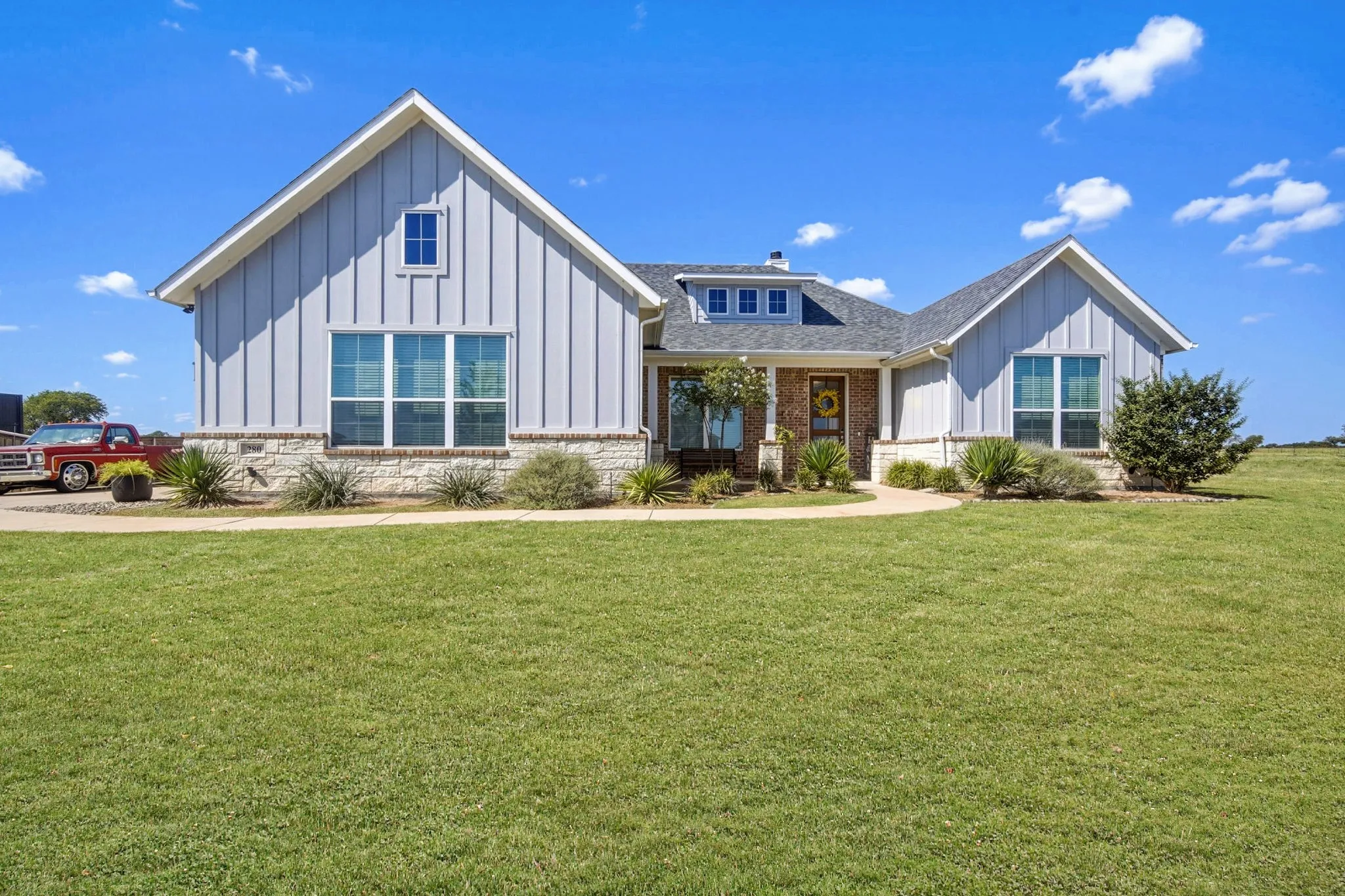 Single Family Residence For Sale in Ellis County , 280 Maci Drive, Waxahachie, Texas 75167, 4 Bedroom, 3 Bathroom, 2 Garage spaces, 2,387 Sqft, built in 2023, mls#21368721, Real Estate Agent in Waxahachie, Homes For Sale in Ellis county, Homes For Sale in Waxahachie, Realtor in Waxahachie Texas, Real Estate Brokerage Independent Realty Texas, Luminita Cordes Realtor