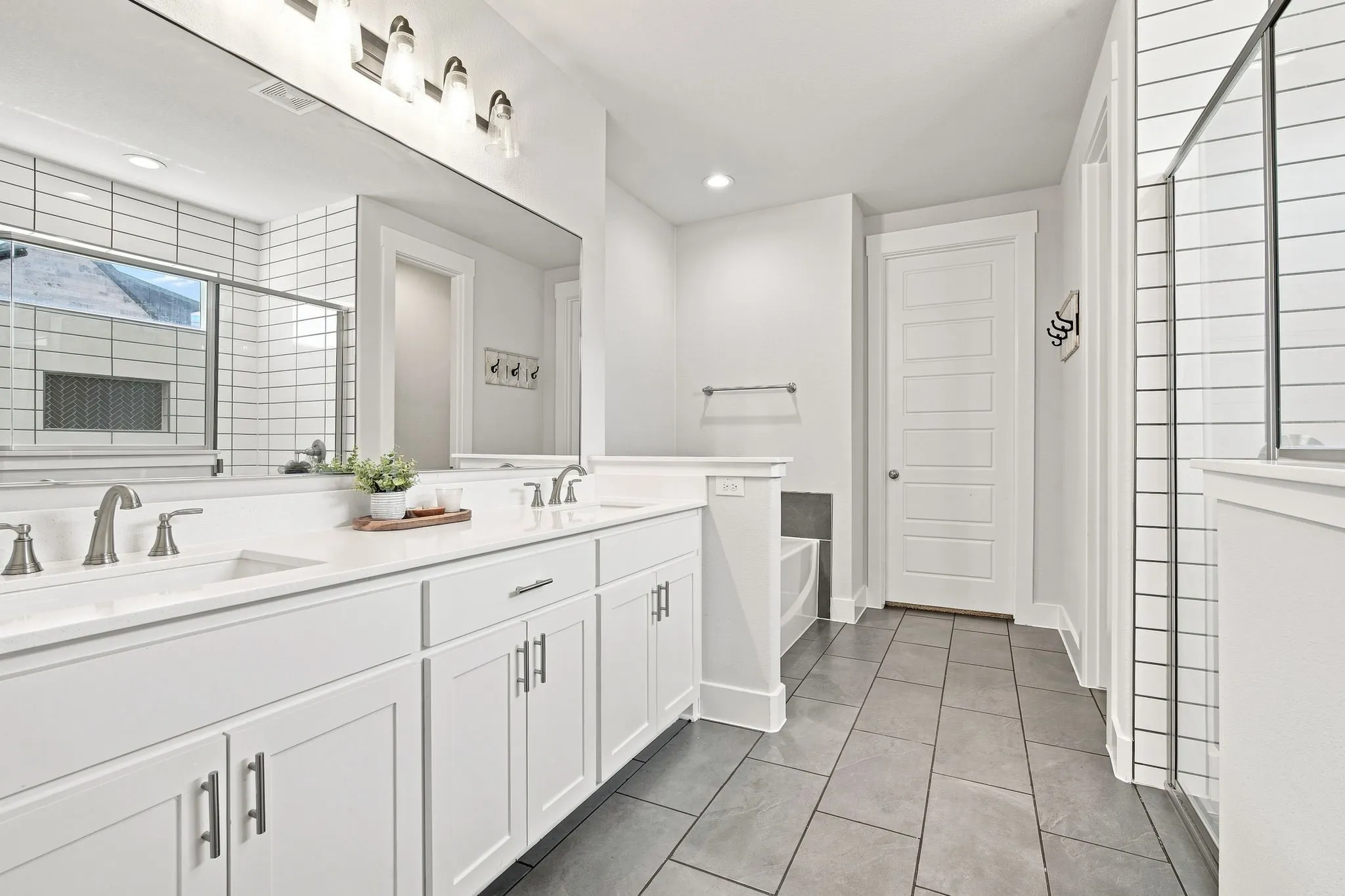 Single Family Residence For Sale in Ellis County , 280 Maci Drive, Waxahachie, Texas 75167, 4 Bedroom, 3 Bathroom, 2 Garage spaces, 2,387 Sqft, built in 2023, mls#21368721, Real Estate Agent in Waxahachie, Homes For Sale in Ellis county, Homes For Sale in Waxahachie, Realtor in Waxahachie Texas, Real Estate Brokerage Independent Realty Texas, Luminita Cordes Realtor