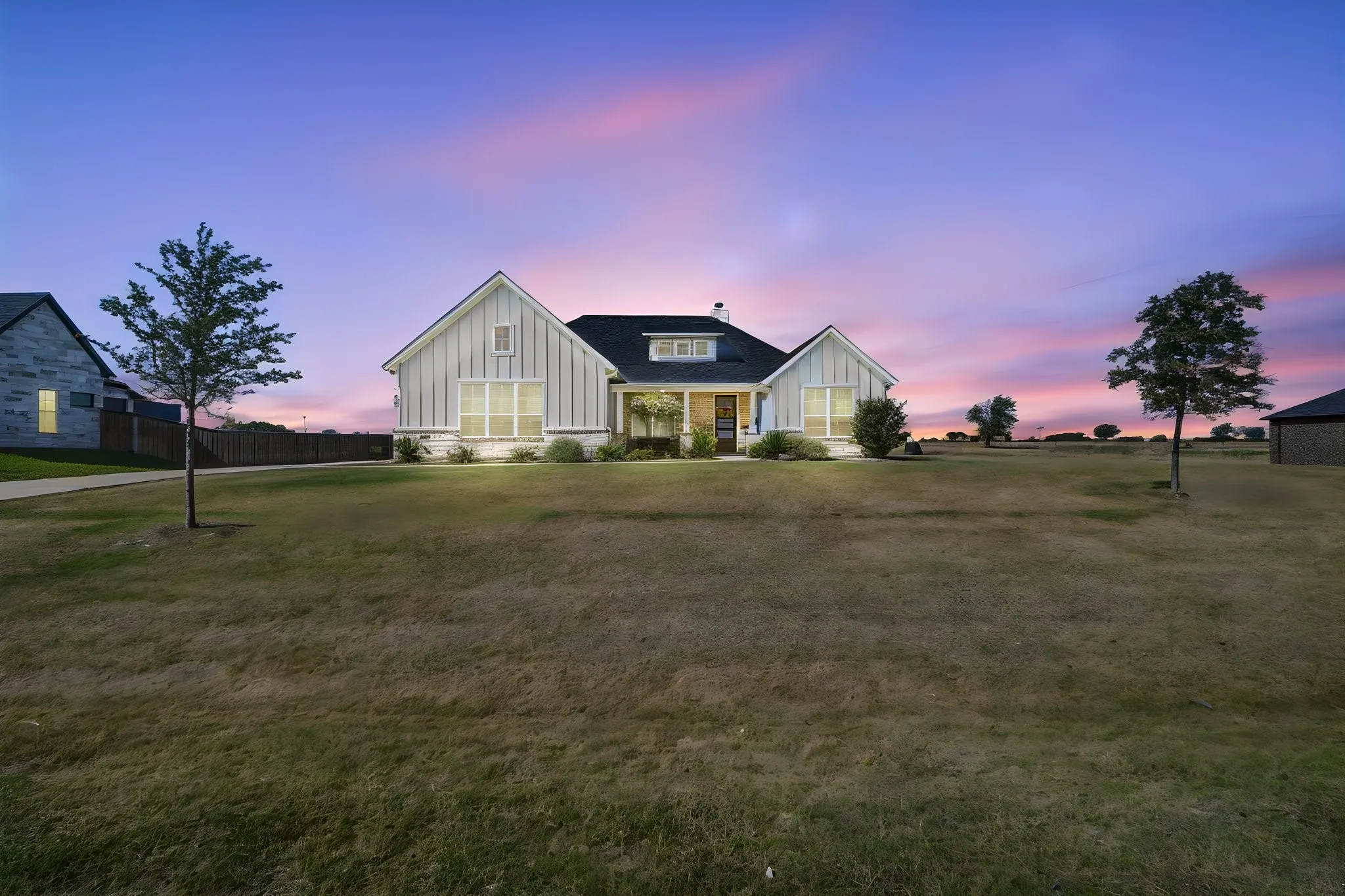 Single Family Residence For Sale in Ellis County , 280 Maci Drive, Waxahachie, Texas 75167, 4 Bedroom, 3 Bathroom, 2 Garage spaces, 2,387 Sqft, built in 2023, mls#21368721, Real Estate Agent in Waxahachie, Homes For Sale in Ellis county, Homes For Sale in Waxahachie, Realtor in Waxahachie Texas, Real Estate Brokerage Independent Realty Texas, Luminita Cordes Realtor