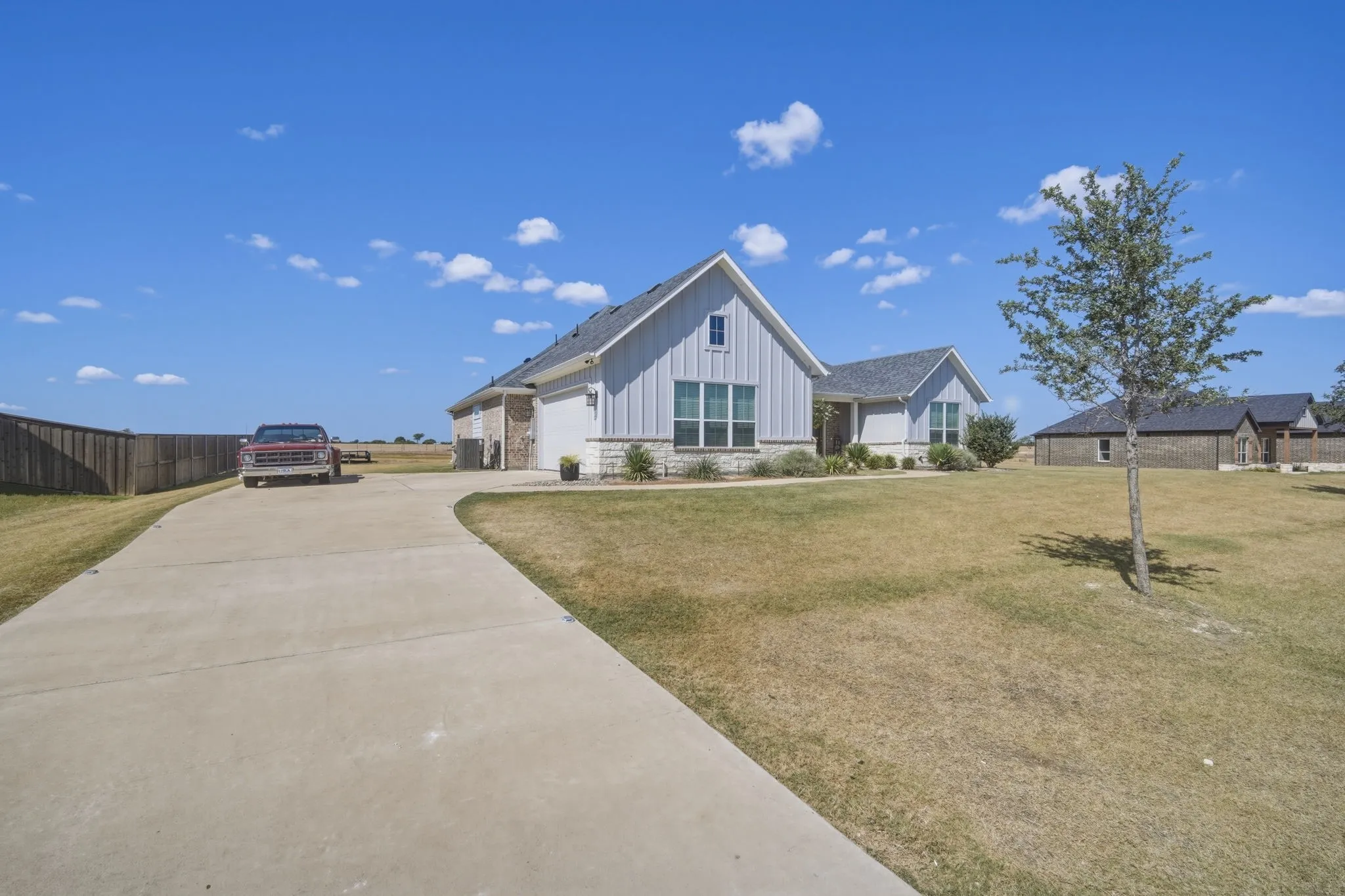 Single Family Residence For Sale in Ellis County , 280 Maci Drive, Waxahachie, Texas 75167, 4 Bedroom, 3 Bathroom, 2 Garage spaces, 2,387 Sqft, built in 2023, mls#21368721, Real Estate Agent in Waxahachie, Homes For Sale in Ellis county, Homes For Sale in Waxahachie, Realtor in Waxahachie Texas, Real Estate Brokerage Independent Realty Texas, Luminita Cordes Realtor