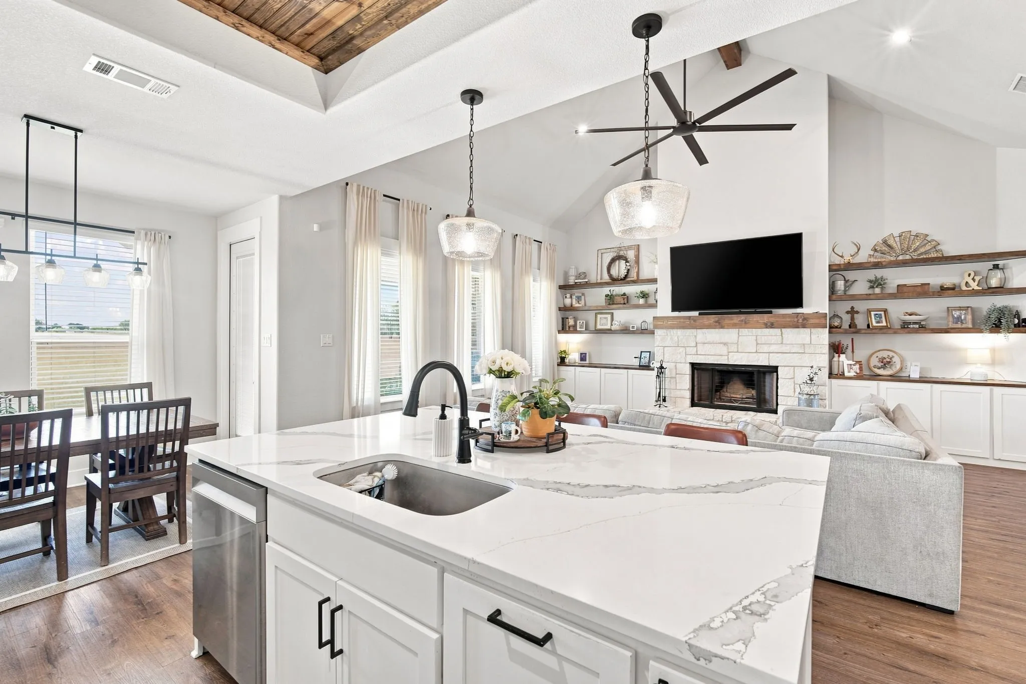 Single Family Residence For Sale in Ellis County , 280 Maci Drive, Waxahachie, Texas 75167, 4 Bedroom, 3 Bathroom, 2 Garage spaces, 2,387 Sqft, built in 2023, mls#21368721, Real Estate Agent in Waxahachie, Homes For Sale in Ellis county, Homes For Sale in Waxahachie, Realtor in Waxahachie Texas, Real Estate Brokerage Independent Realty Texas, Luminita Cordes Realtor