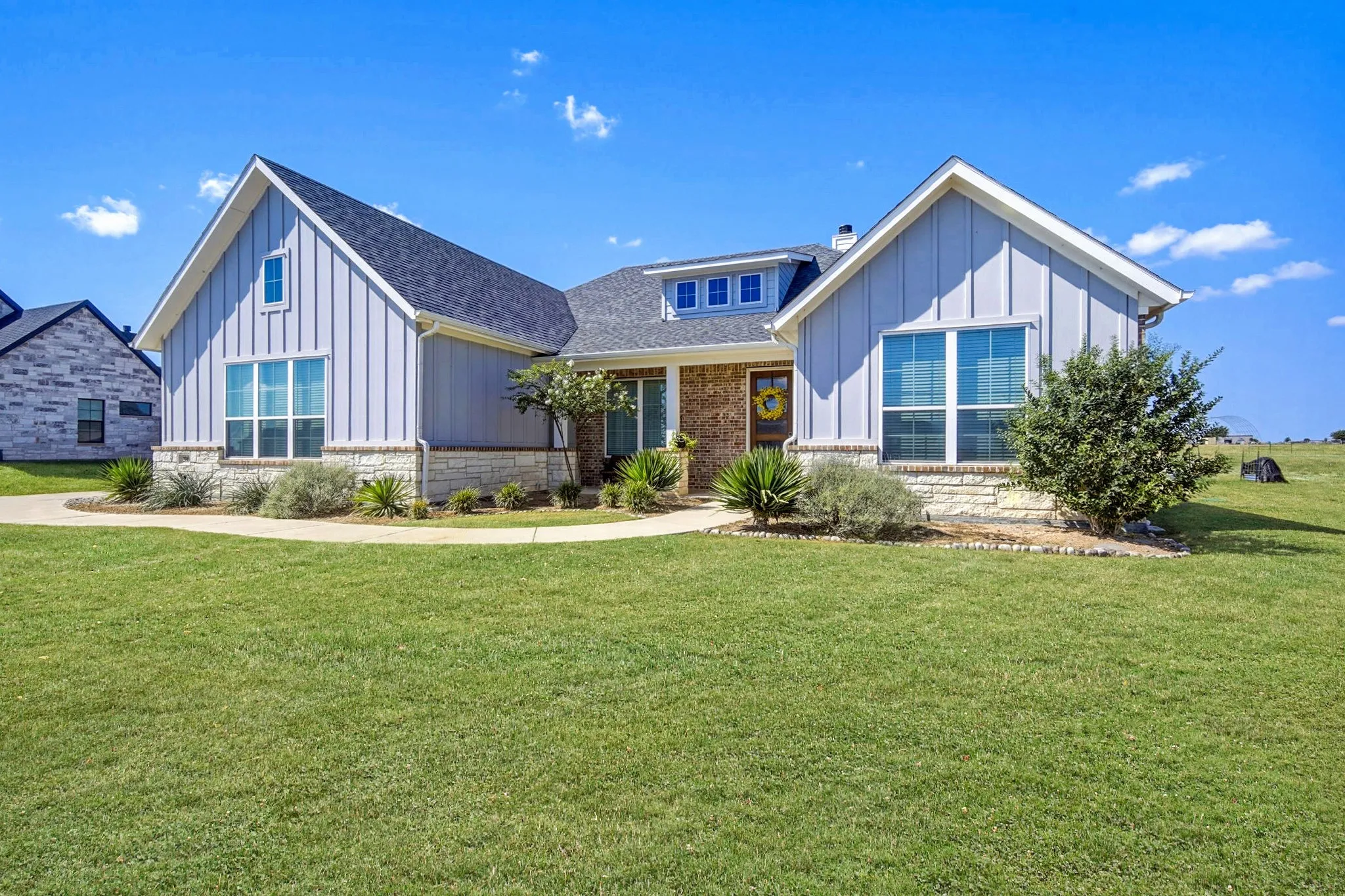Single Family Residence For Sale in Ellis County , 280 Maci Drive, Waxahachie, Texas 75167, 4 Bedroom, 3 Bathroom, 2 Garage spaces, 2,387 Sqft, built in 2023, mls#21368721, Real Estate Agent in Waxahachie, Homes For Sale in Ellis county, Homes For Sale in Waxahachie, Realtor in Waxahachie Texas, Real Estate Brokerage Independent Realty Texas, Luminita Cordes Realtor