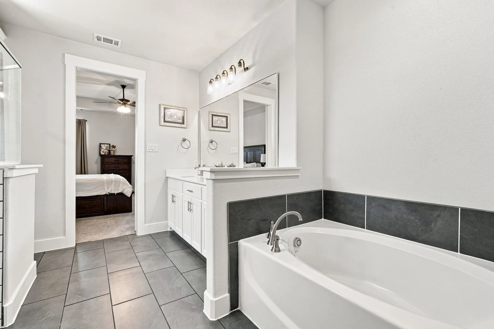 Single Family Residence For Sale in Ellis County , 280 Maci Drive, Waxahachie, Texas 75167, 4 Bedroom, 3 Bathroom, 2 Garage spaces, 2,387 Sqft, built in 2023, mls#21368721, Real Estate Agent in Waxahachie, Homes For Sale in Ellis county, Homes For Sale in Waxahachie, Realtor in Waxahachie Texas, Real Estate Brokerage Independent Realty Texas, Luminita Cordes Realtor
