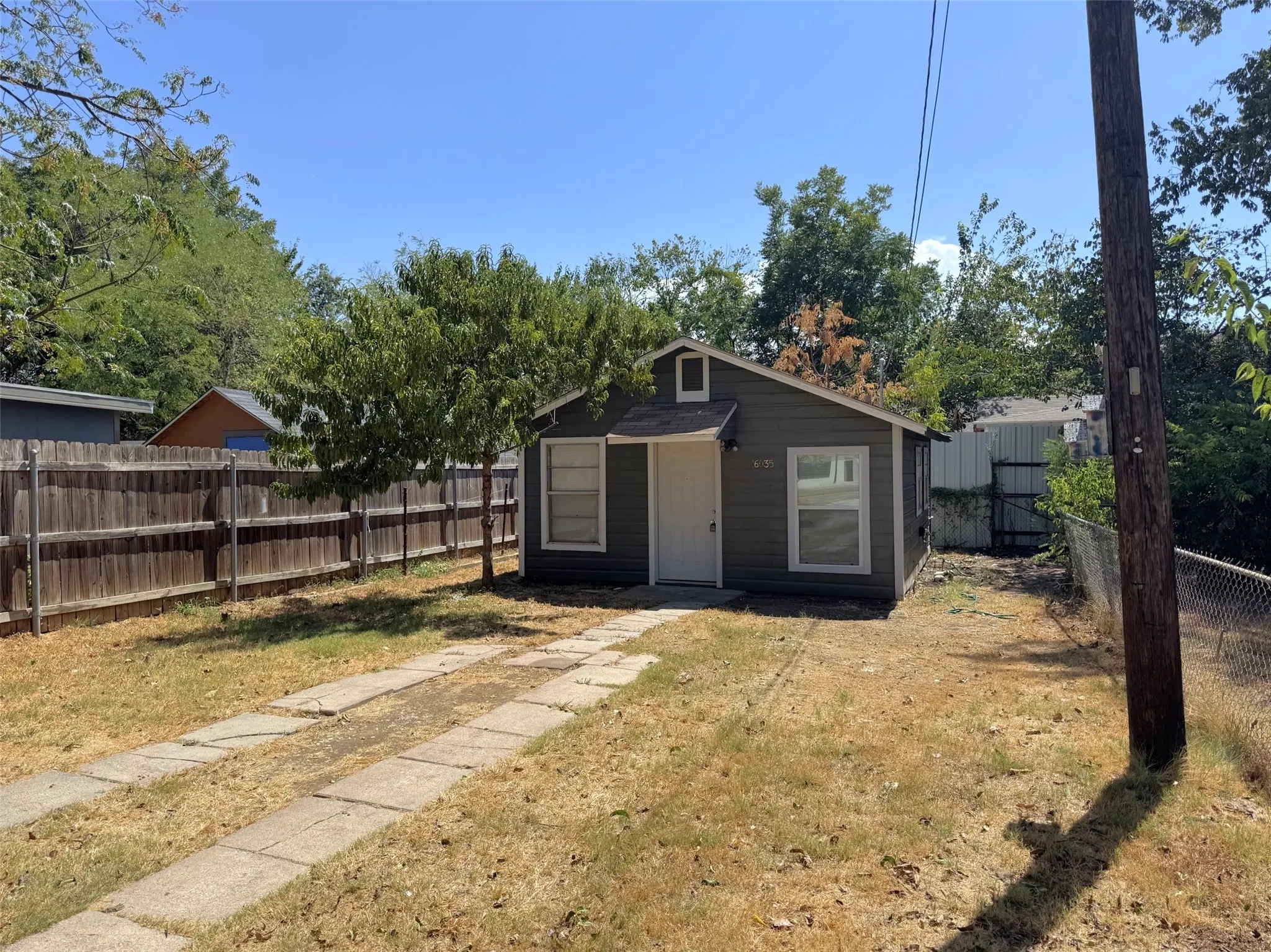Apartment For Rent in Denton County , 1603.5 Mccormick Street, Denton, Texas 76205, 1 Bedroom, 1 Bathroom, Garage spaces, 400 Sqft, built in 1966, mls#21384664, Real Estate Agent in Denton, Homes For Rent in Denton county, Homes For Rent in Denton, Realtor in Denton Texas, Real Estate Brokerage Independent Realty Texas, Luminita Cordes Realtor