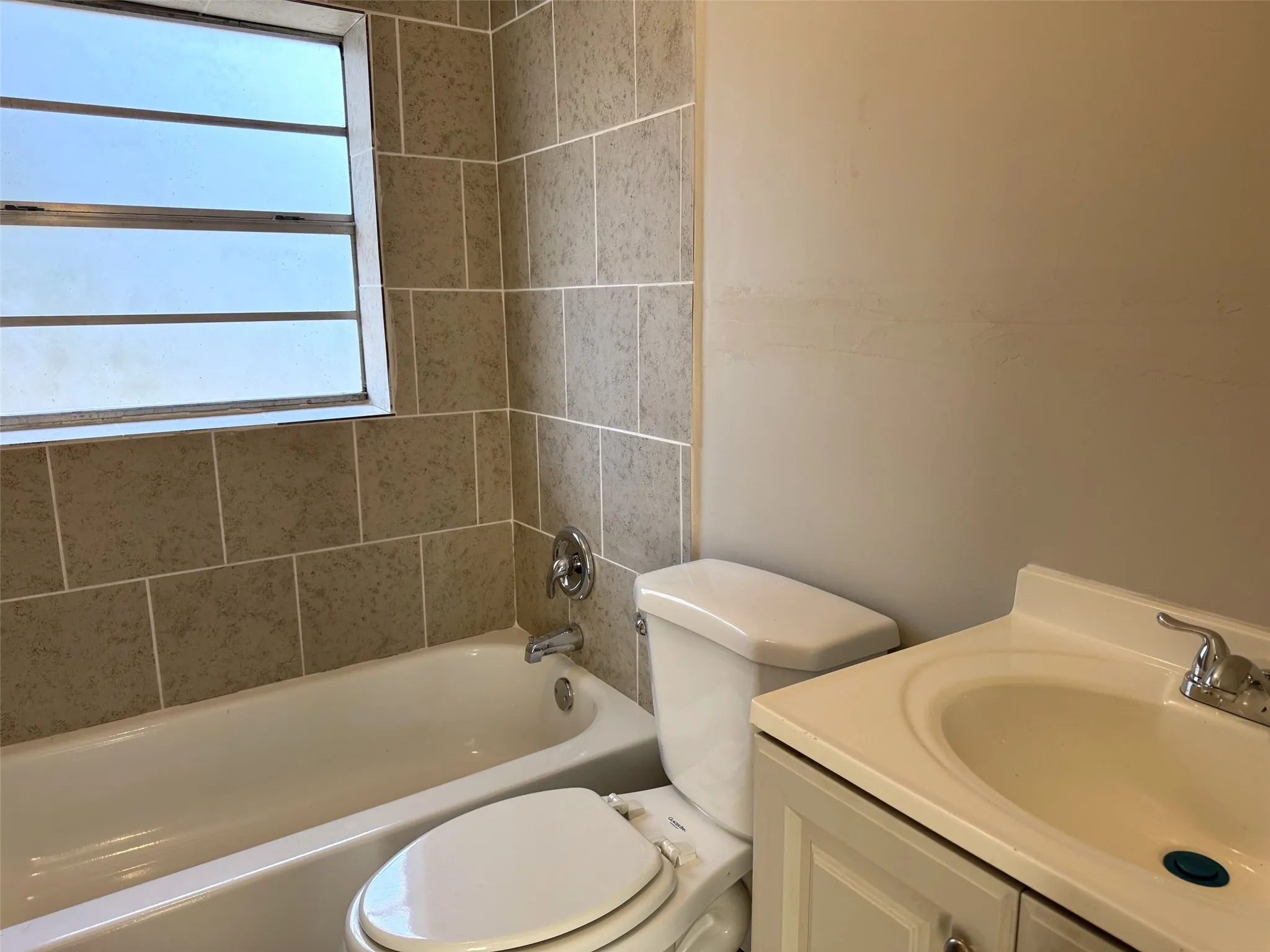 Apartment For Rent in Denton County , 1603.5 Mccormick Street, Denton, Texas 76205, 1 Bedroom, 1 Bathroom, Garage spaces, 400 Sqft, built in 1966, mls#21384664, Real Estate Agent in Denton, Homes For Rent in Denton county, Homes For Rent in Denton, Realtor in Denton Texas, Real Estate Brokerage Independent Realty Texas, Luminita Cordes Realtor