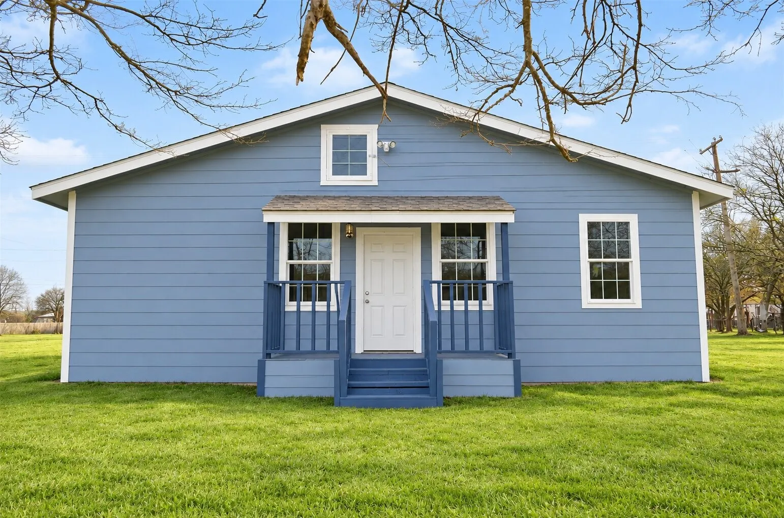 Single Family Residence For Sale in Jack County , 309 E Pine Street, Jacksboro, Texas 76458, 3 Bedroom, 2 Bathroom, Garage spaces, 936 Sqft, built in 1950, mls#21384681, Real Estate Agent in Jacksboro, Homes For Sale in Jack county, Homes For Sale in Jacksboro, Realtor in Jacksboro Texas, Real Estate Brokerage Independent Realty Texas, Luminita Cordes Realtor