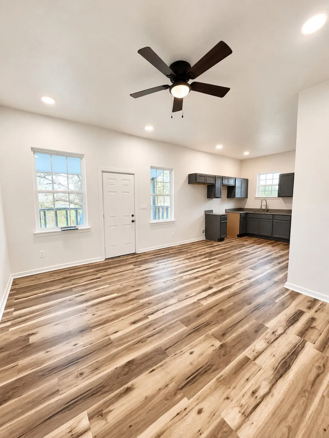 Single Family Residence For Sale in Jack County , 309 E Pine Street, Jacksboro, Texas 76458, 3 Bedroom, 2 Bathroom, Garage spaces, 936 Sqft, built in 1950, mls#21384681, Real Estate Agent in Jacksboro, Homes For Sale in Jack county, Homes For Sale in Jacksboro, Realtor in Jacksboro Texas, Real Estate Brokerage Independent Realty Texas, Luminita Cordes Realtor