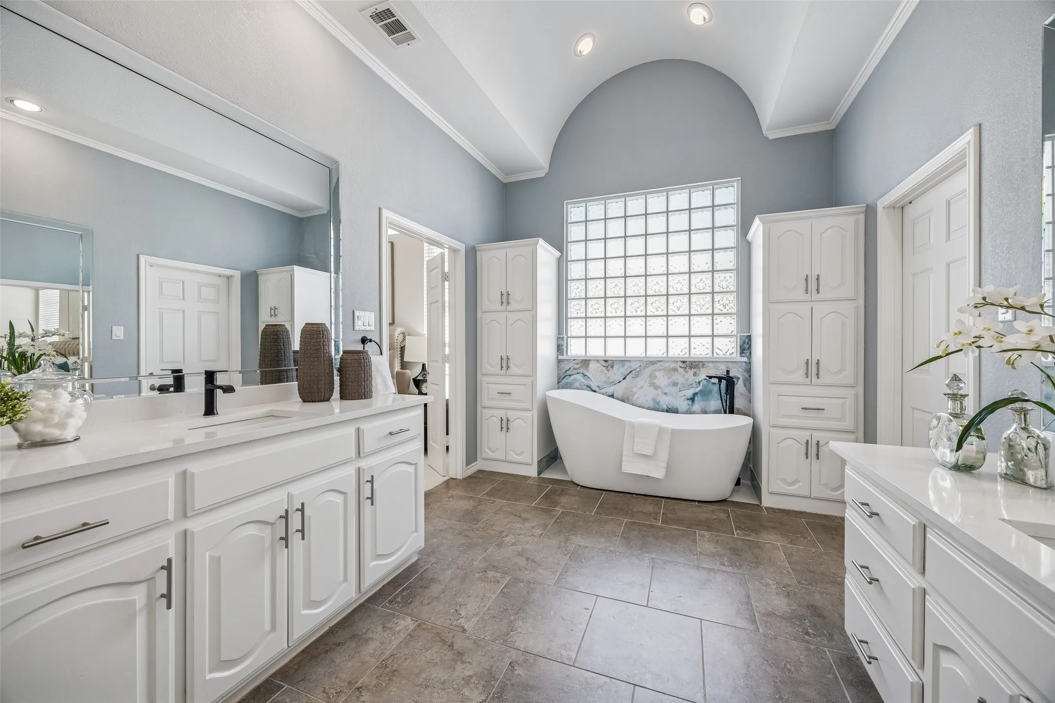 Single Family Residence For Sale in Collin County , 3703 Trailwood Drive, Richardson, Texas 75082, 5 Bedroom, 5 Bathroom, 3 Garage spaces, 4,050 Sqft, built in 1998, mls#21384655, Real Estate Agent in Richardson, Homes For Sale in Collin county, Homes For Sale in Richardson, Realtor in Richardson Texas, Real Estate Brokerage Independent Realty Texas, Luminita Cordes Realtor