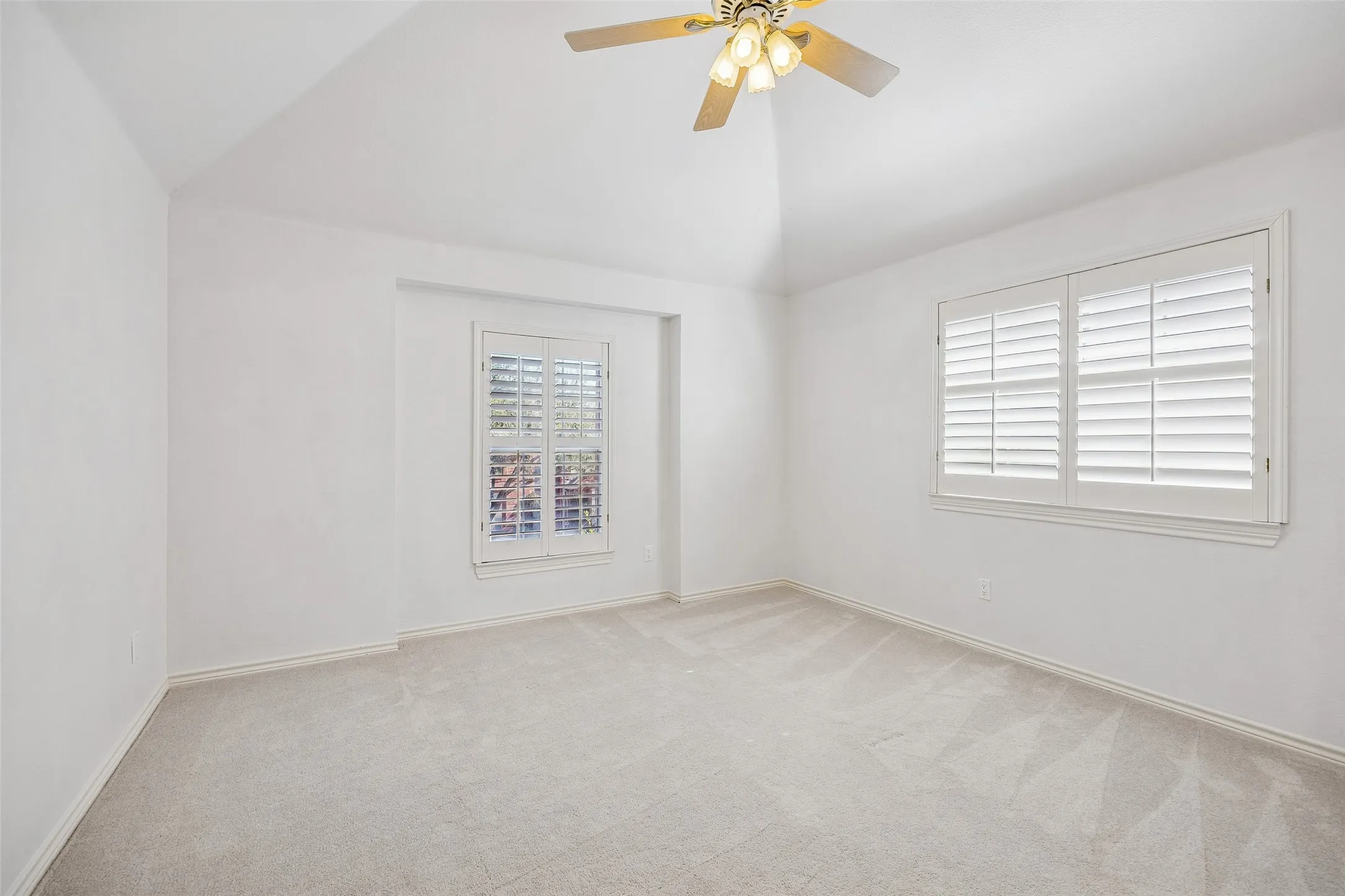 Single Family Residence For Sale in Collin County , 3703 Trailwood Drive, Richardson, Texas 75082, 5 Bedroom, 5 Bathroom, 3 Garage spaces, 4,050 Sqft, built in 1998, mls#21384655, Real Estate Agent in Richardson, Homes For Sale in Collin county, Homes For Sale in Richardson, Realtor in Richardson Texas, Real Estate Brokerage Independent Realty Texas, Luminita Cordes Realtor