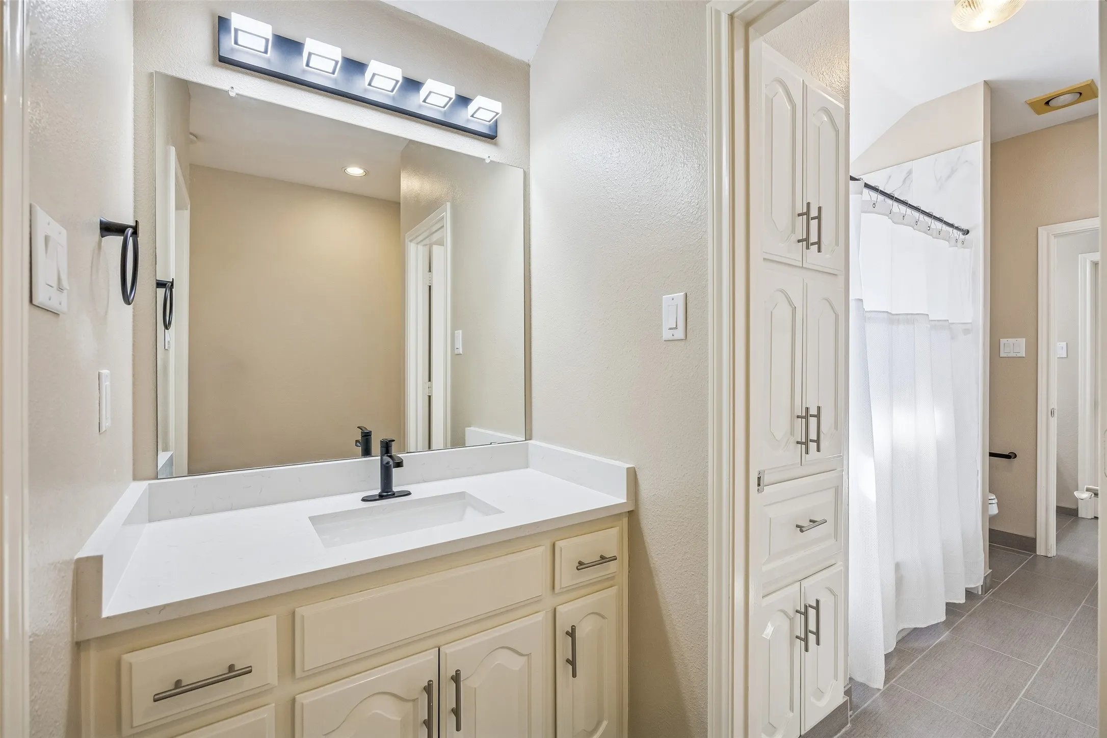Single Family Residence For Sale in Collin County , 3703 Trailwood Drive, Richardson, Texas 75082, 5 Bedroom, 5 Bathroom, 3 Garage spaces, 4,050 Sqft, built in 1998, mls#21384655, Real Estate Agent in Richardson, Homes For Sale in Collin county, Homes For Sale in Richardson, Realtor in Richardson Texas, Real Estate Brokerage Independent Realty Texas, Luminita Cordes Realtor