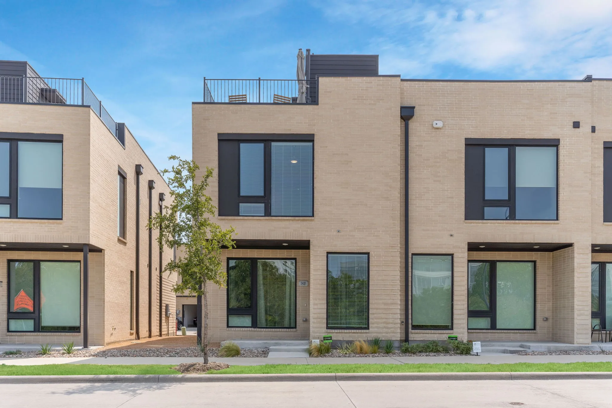Townhouse For Rent in Collin County , 3432 Red Moon Way, Richardson, Texas 75082, 2 Bedroom, 3 Bathroom, 2 Garage spaces, 1,576 Sqft, built in 2023, mls#21384159, Real Estate Agent in Richardson, Homes For Rent in Collin county, Homes For Rent in Richardson, Realtor in Richardson Texas, Real Estate Brokerage Independent Realty Texas, Luminita Cordes Realtor