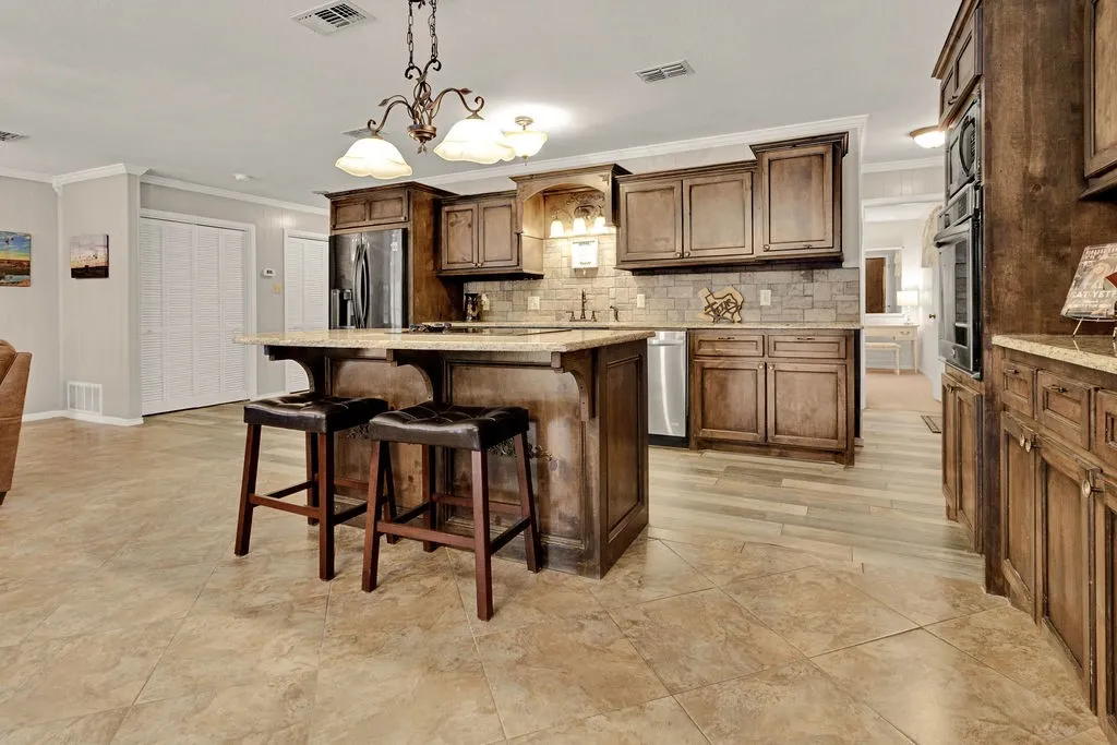 Single Family Residence For Sale in Smith County , 640 Northgate Drive, Hideaway, Texas 75771, 3 Bedroom, 3 Bathroom, 1 Garage spaces, 2,102 Sqft, built in 1985, mls#21384683, Real Estate Agent in Hideaway, Homes For Sale in Smith county, Homes For Sale in Hideaway, Realtor in Hideaway Texas, Real Estate Brokerage Independent Realty Texas, Luminita Cordes Realtor