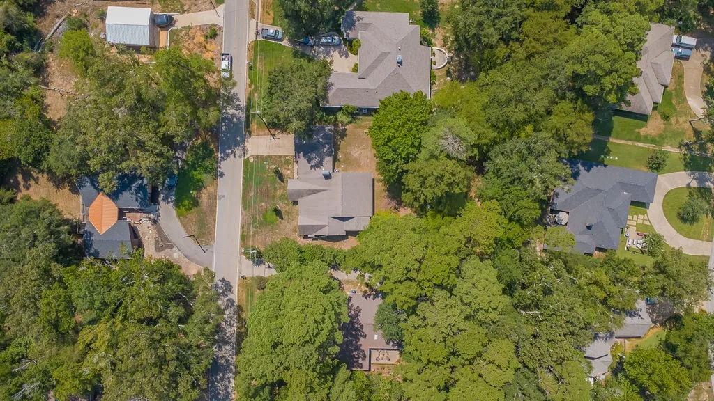 Single Family Residence For Sale in Smith County , 640 Northgate Drive, Hideaway, Texas 75771, 3 Bedroom, 3 Bathroom, 1 Garage spaces, 2,102 Sqft, built in 1985, mls#21384683, Real Estate Agent in Hideaway, Homes For Sale in Smith county, Homes For Sale in Hideaway, Realtor in Hideaway Texas, Real Estate Brokerage Independent Realty Texas, Luminita Cordes Realtor