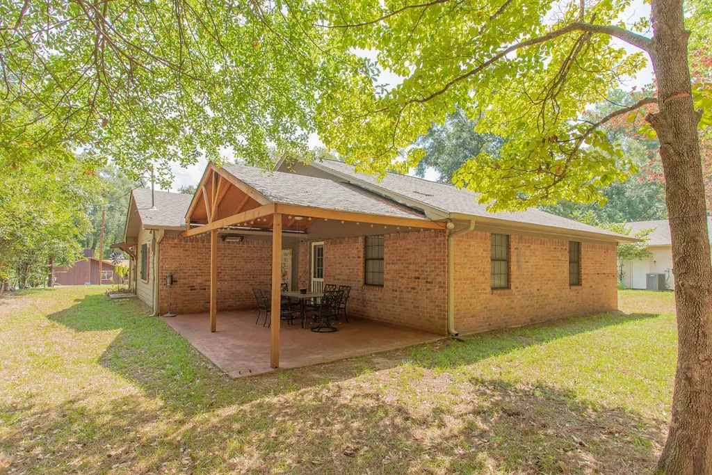 Single Family Residence For Sale in Smith County , 640 Northgate Drive, Hideaway, Texas 75771, 3 Bedroom, 3 Bathroom, 1 Garage spaces, 2,102 Sqft, built in 1985, mls#21384683, Real Estate Agent in Hideaway, Homes For Sale in Smith county, Homes For Sale in Hideaway, Realtor in Hideaway Texas, Real Estate Brokerage Independent Realty Texas, Luminita Cordes Realtor